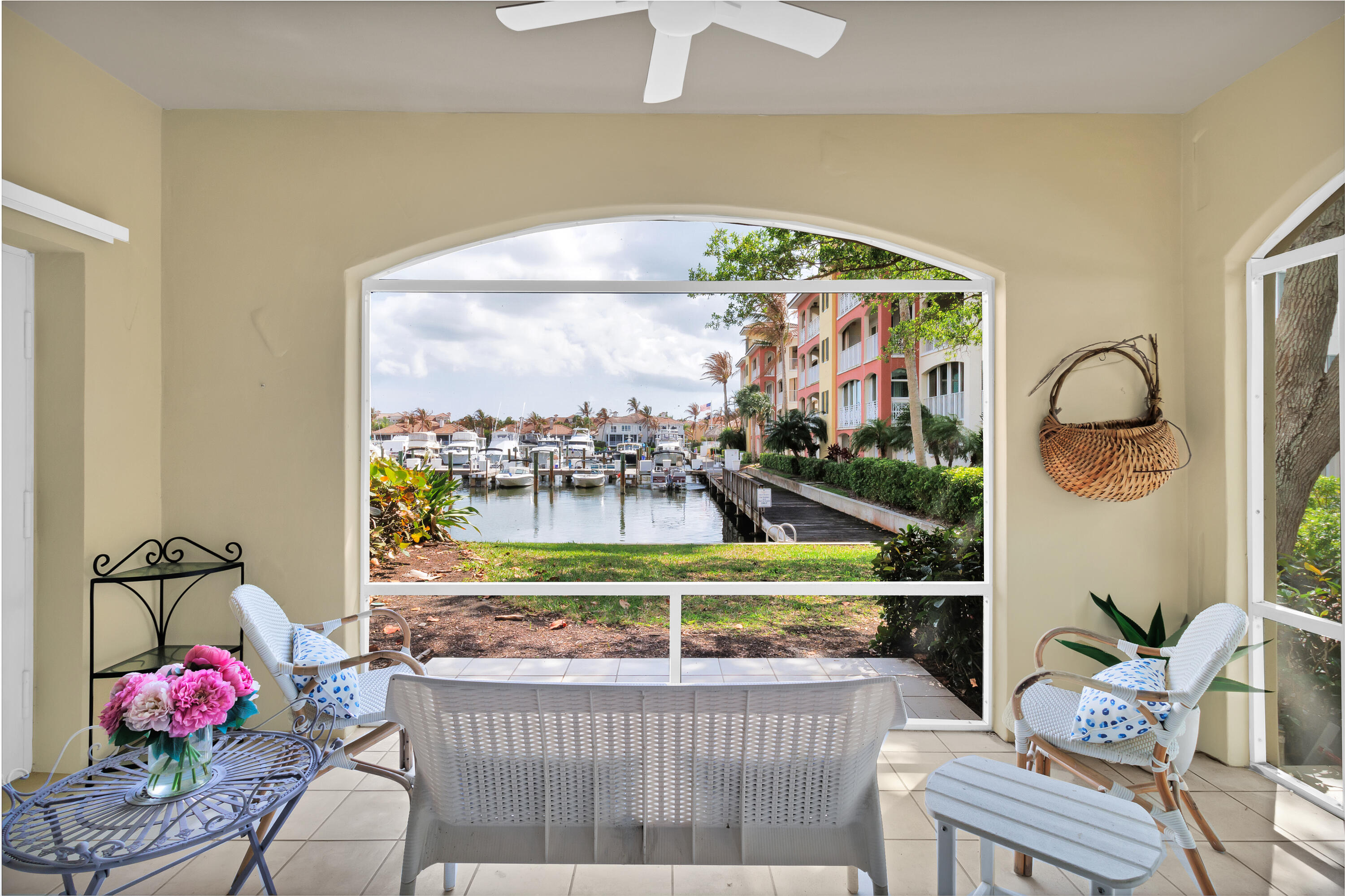 View details of listing 5520 N Harbor Village Drive 105, Vero Beach, FL 32967 Vero Beach with MLS#