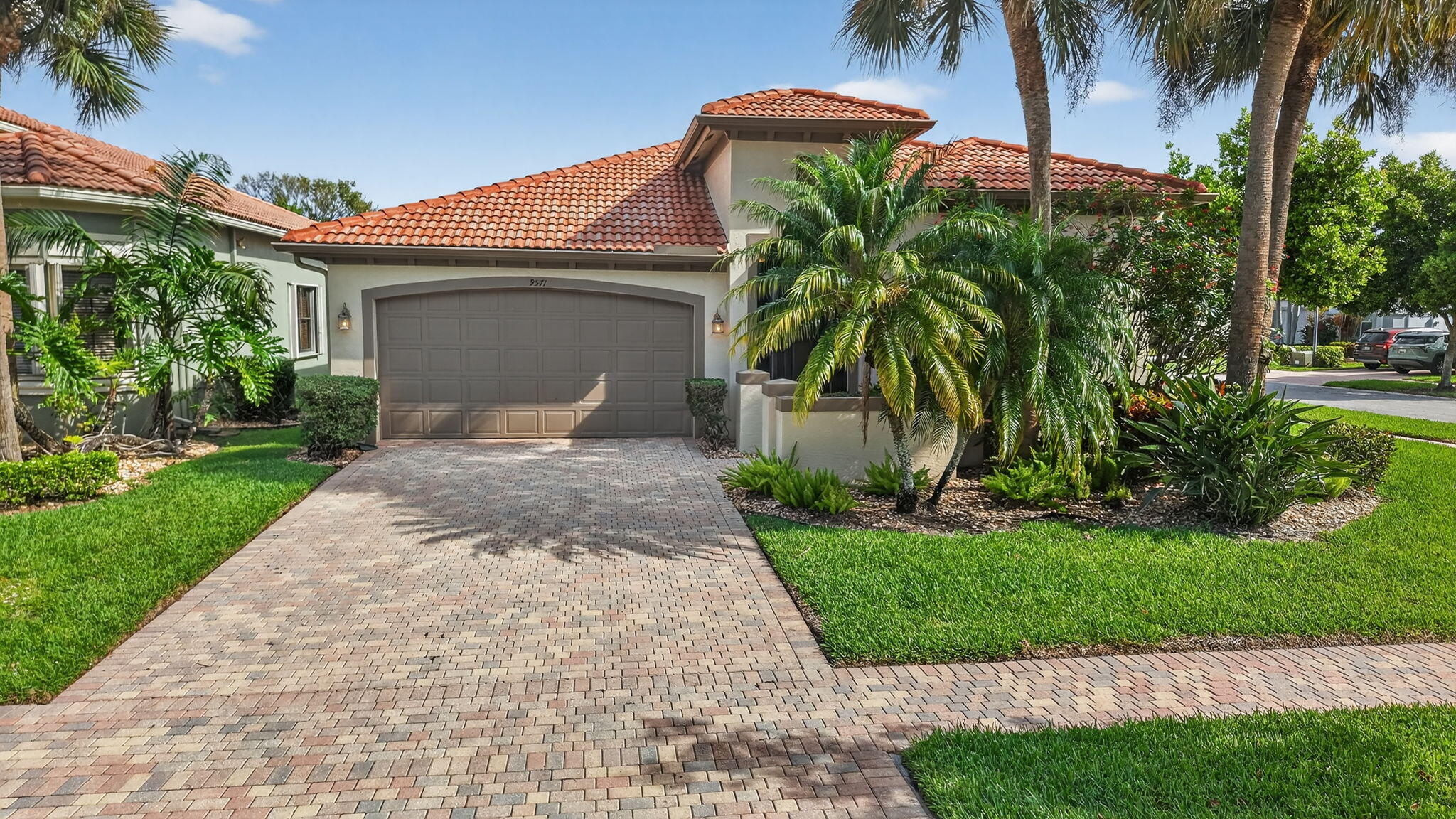View details of listing 9571 Isles Cay Drive, Delray Beach, FL 33446 Delray Beach with MLS#