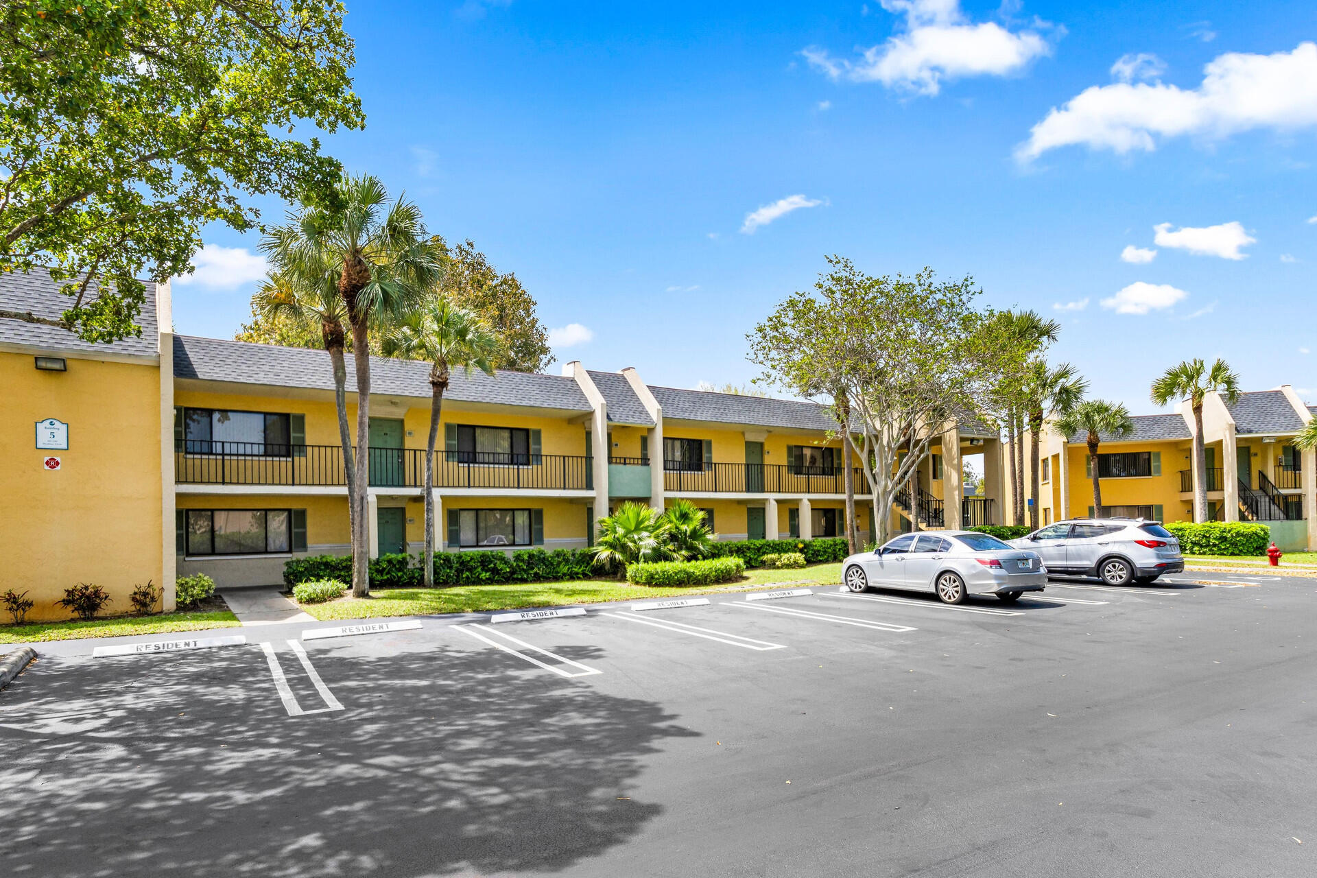 View details of listing 507 Meadows Circle, Boynton Beach, FL 33436 Boynton Beach with MLS#