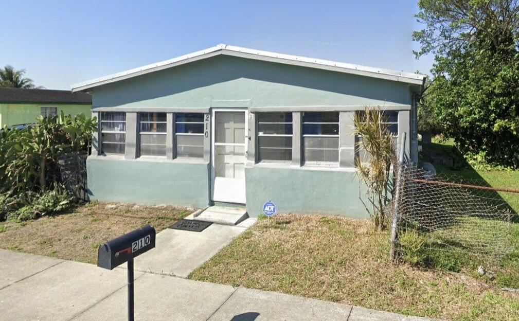 View details of listing 210 SW 12th Avenue SW, South Bay, FL 33493 South Bay with MLS#