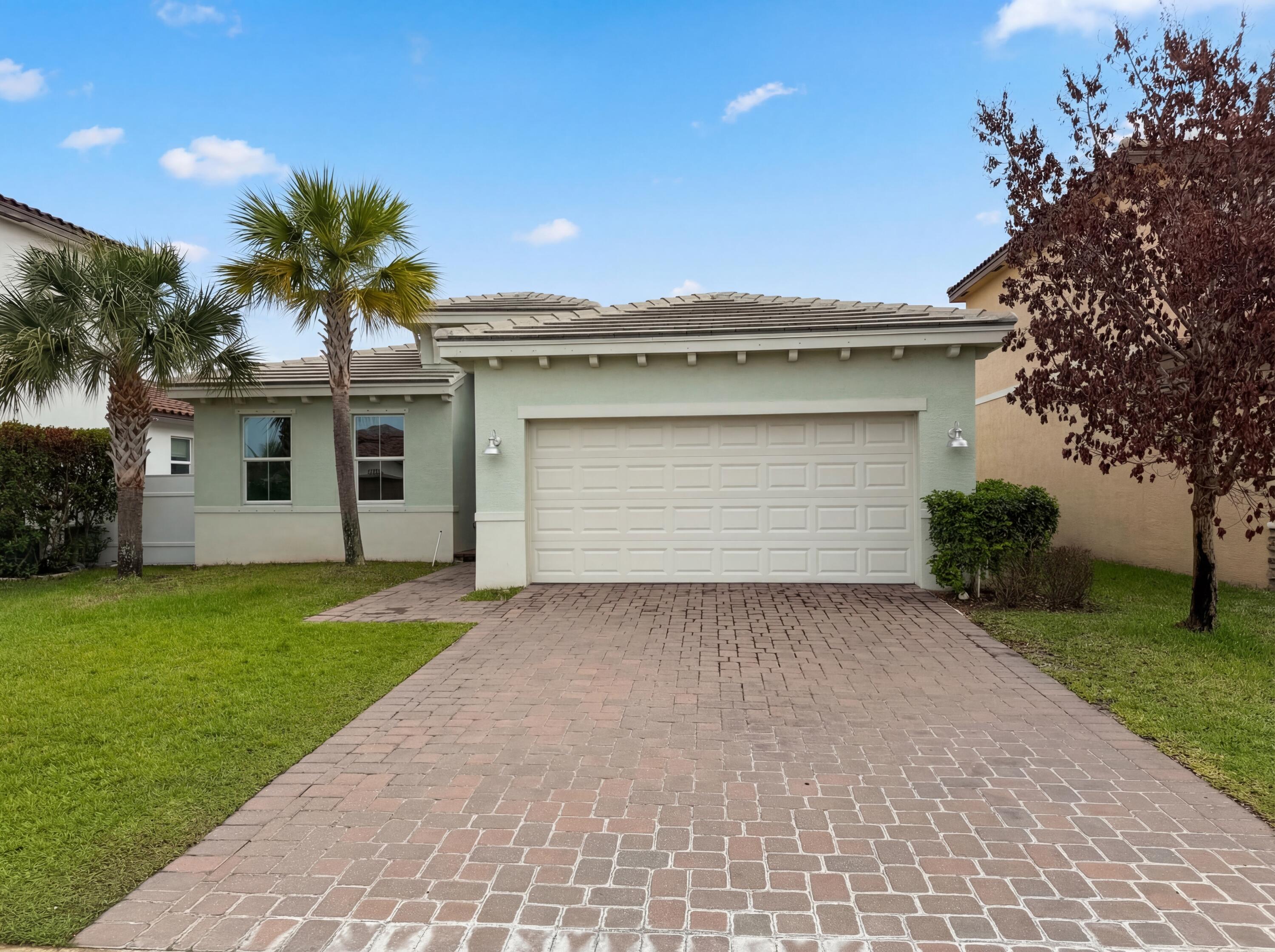 View details of listing 12473 NW Lynch Lane, FL 34987 with MLS#