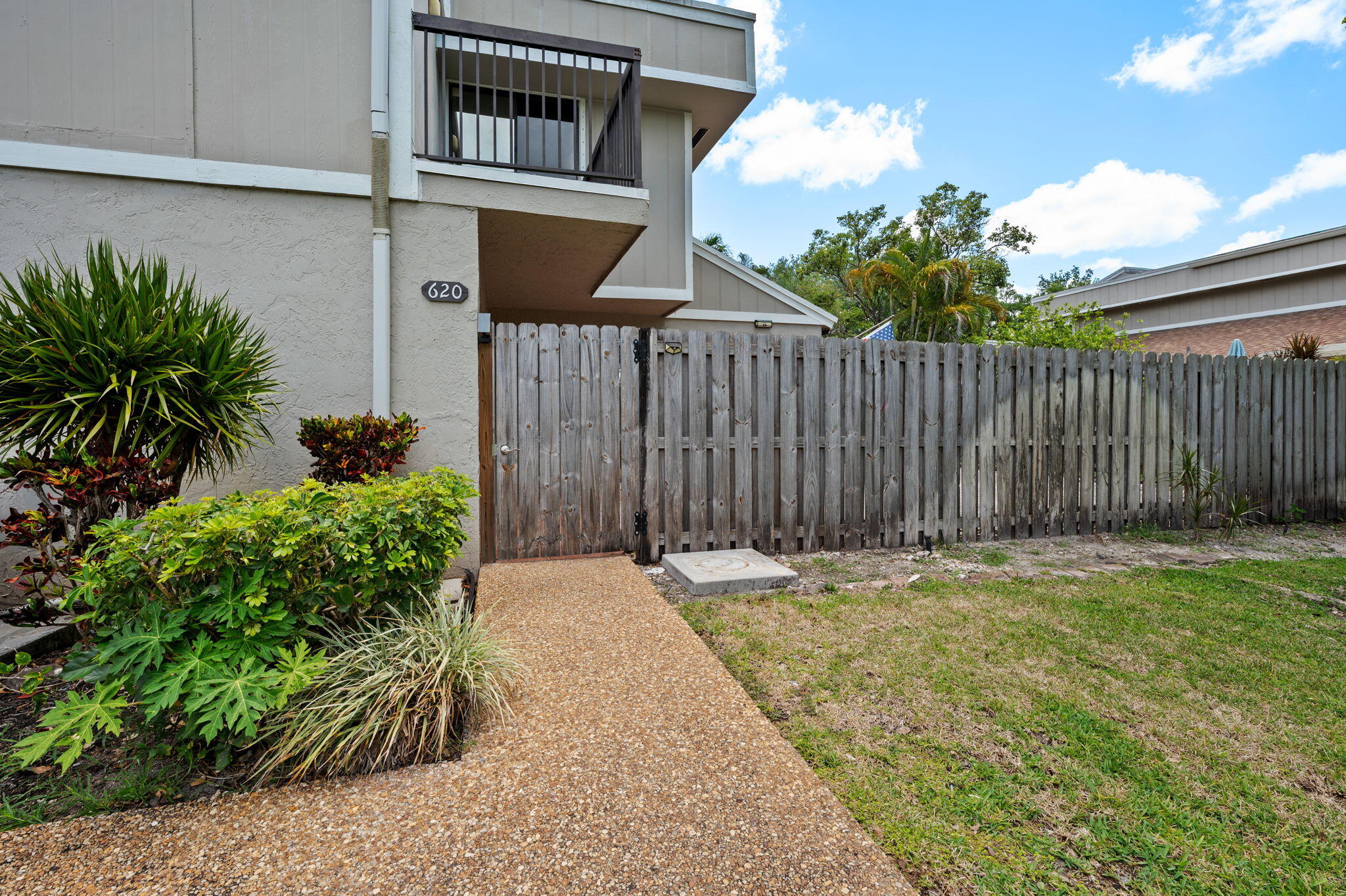View details of listing 620 Commodore Drive, Plantation, FL 33325 Plantation with MLS#