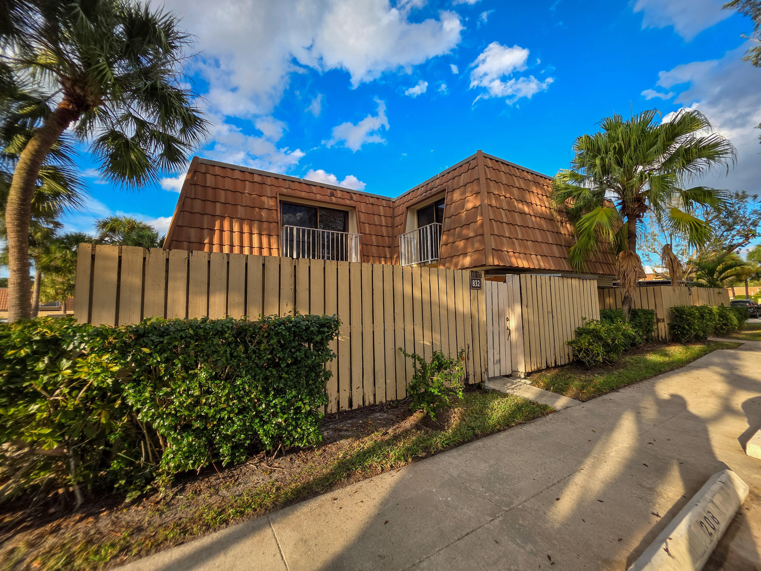 Listing  832 Blue Ridge Circle, West Palm Beach, FL 33409, West Palm Beach, FL 33409