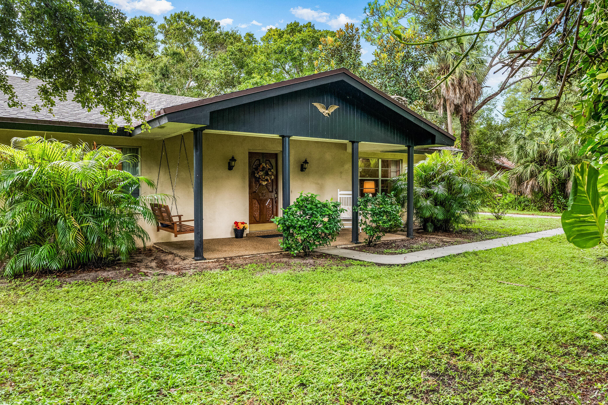 View details of listing 4153 1st Street SW, Vero Beach, FL 32968 Vero Beach with MLS#
