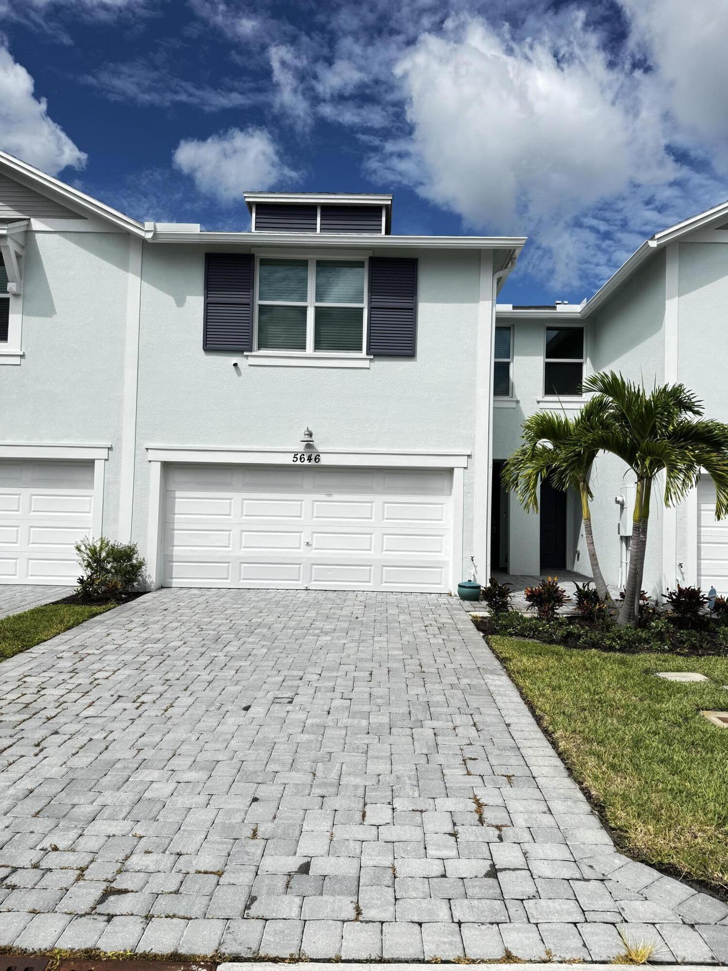 View details of listing 5646 SE Edgewater Circle, Stuart, FL 34997 Stuart with MLS#