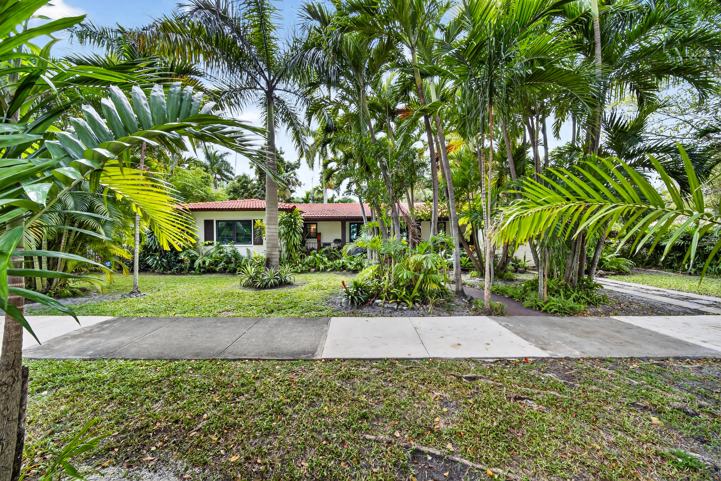 View details of listing 320 San Sebastian Avenue, Coral Gables, FL 33134 Coral Gables with MLS#