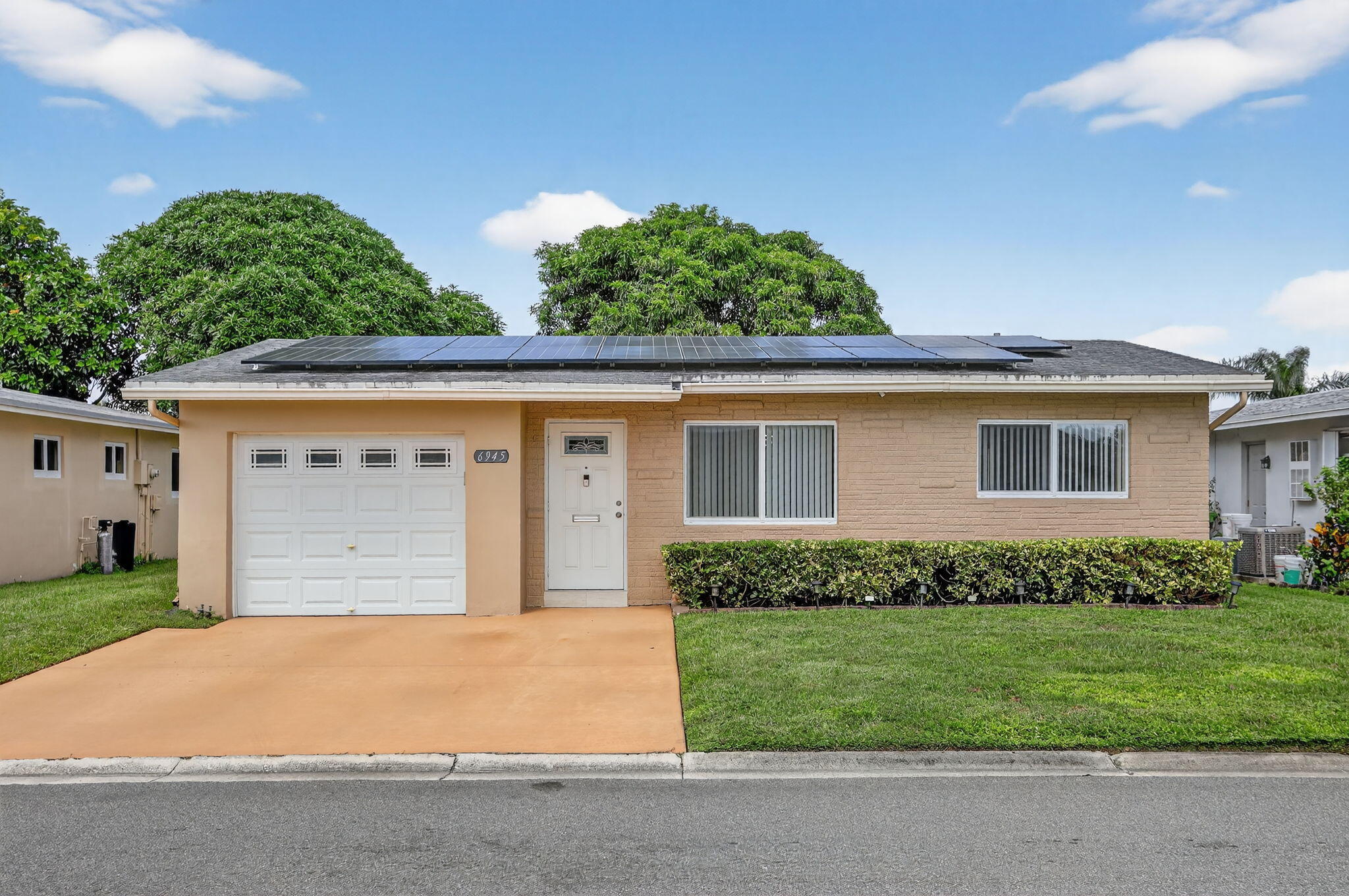 View details of listing 6945 NW 14th Street, Margate, FL 33063 Margate with MLS#