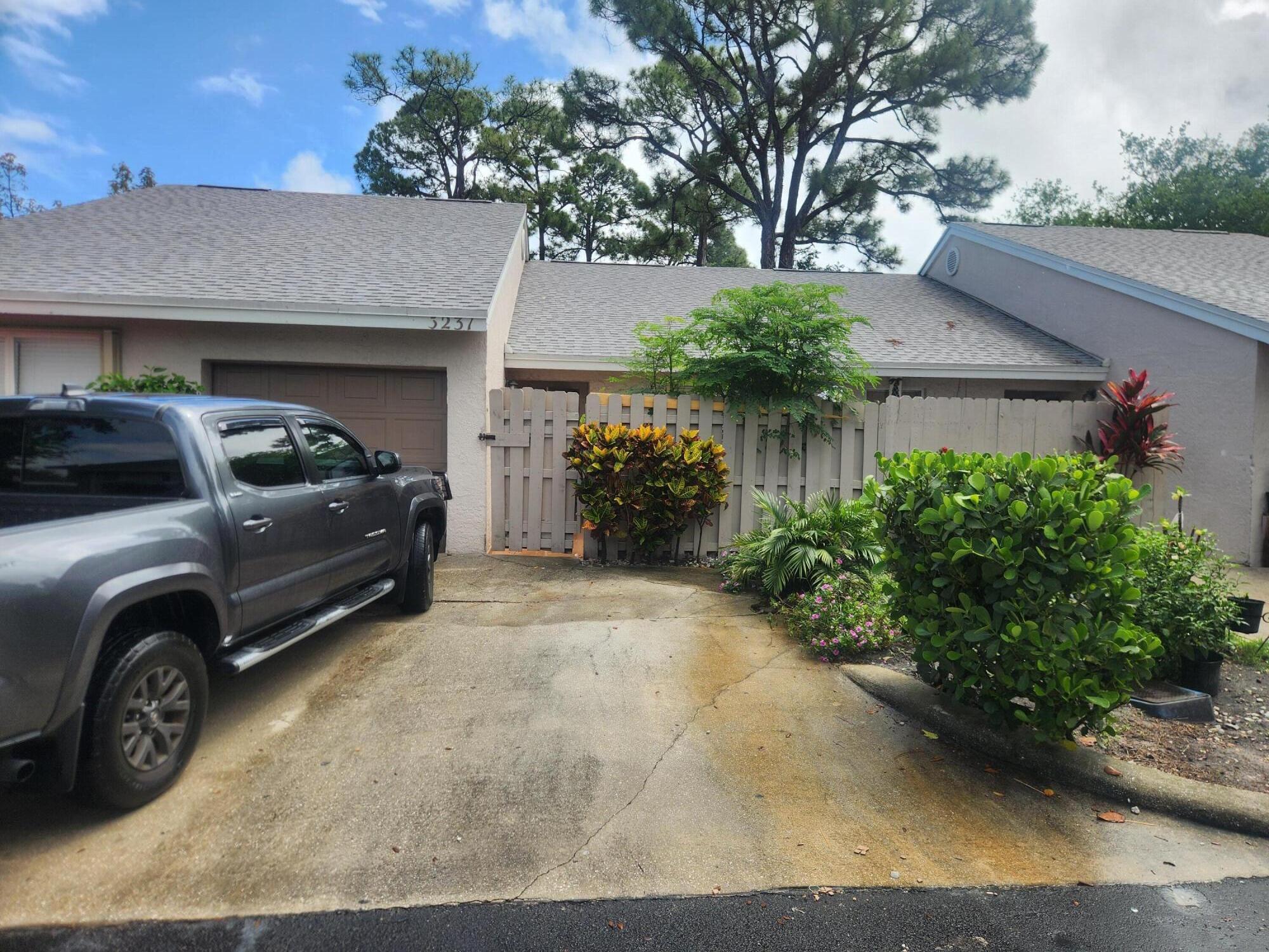 Listing  5231 S Pine Abbey Dr Drive S, West Palm Beach, FL 33415, West Palm Beach, FL 33415