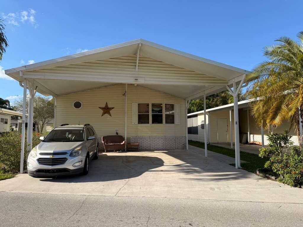 View details of listing 2 S 4 Seasons Road, Palm Beach Gardens, FL 33410 Palm Beach Gardens with MLS#