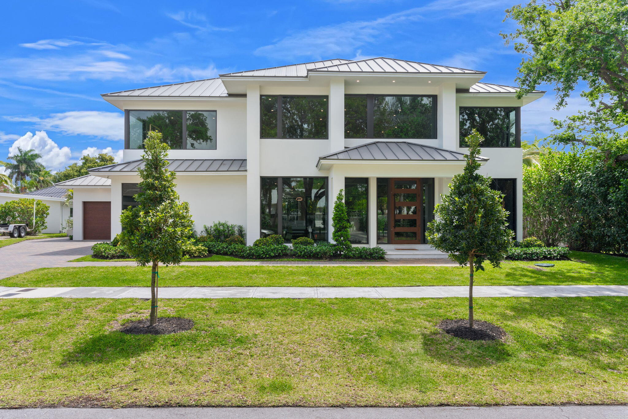 View details of listing 2406 NE 13th Court, Fort Lauderdale, FL 33304 Fort Lauderdale with MLS#
