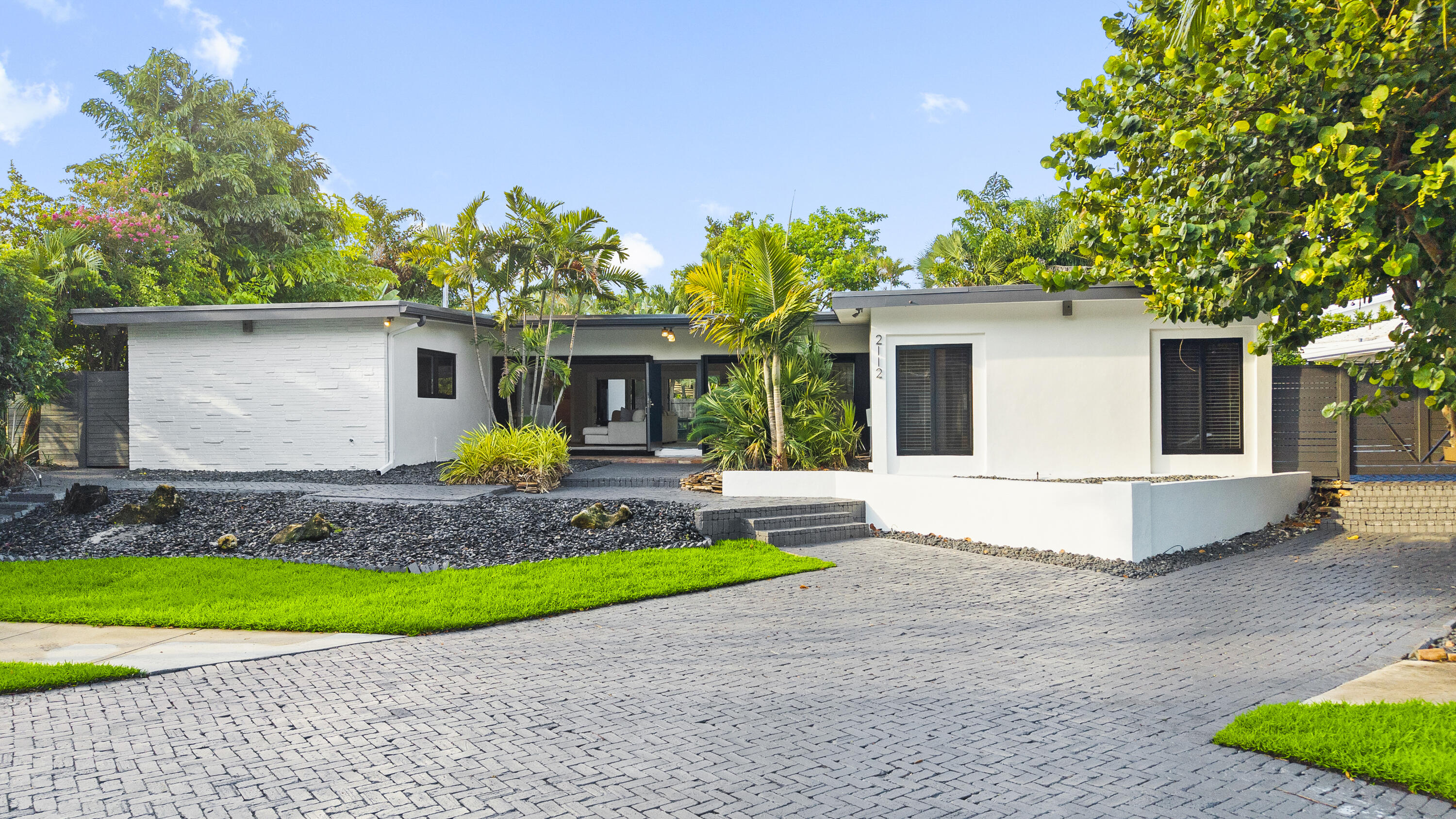 View details of listing 2112 Manatee Drive, Fort Lauderdale, FL 33316 Fort Lauderdale with MLS#