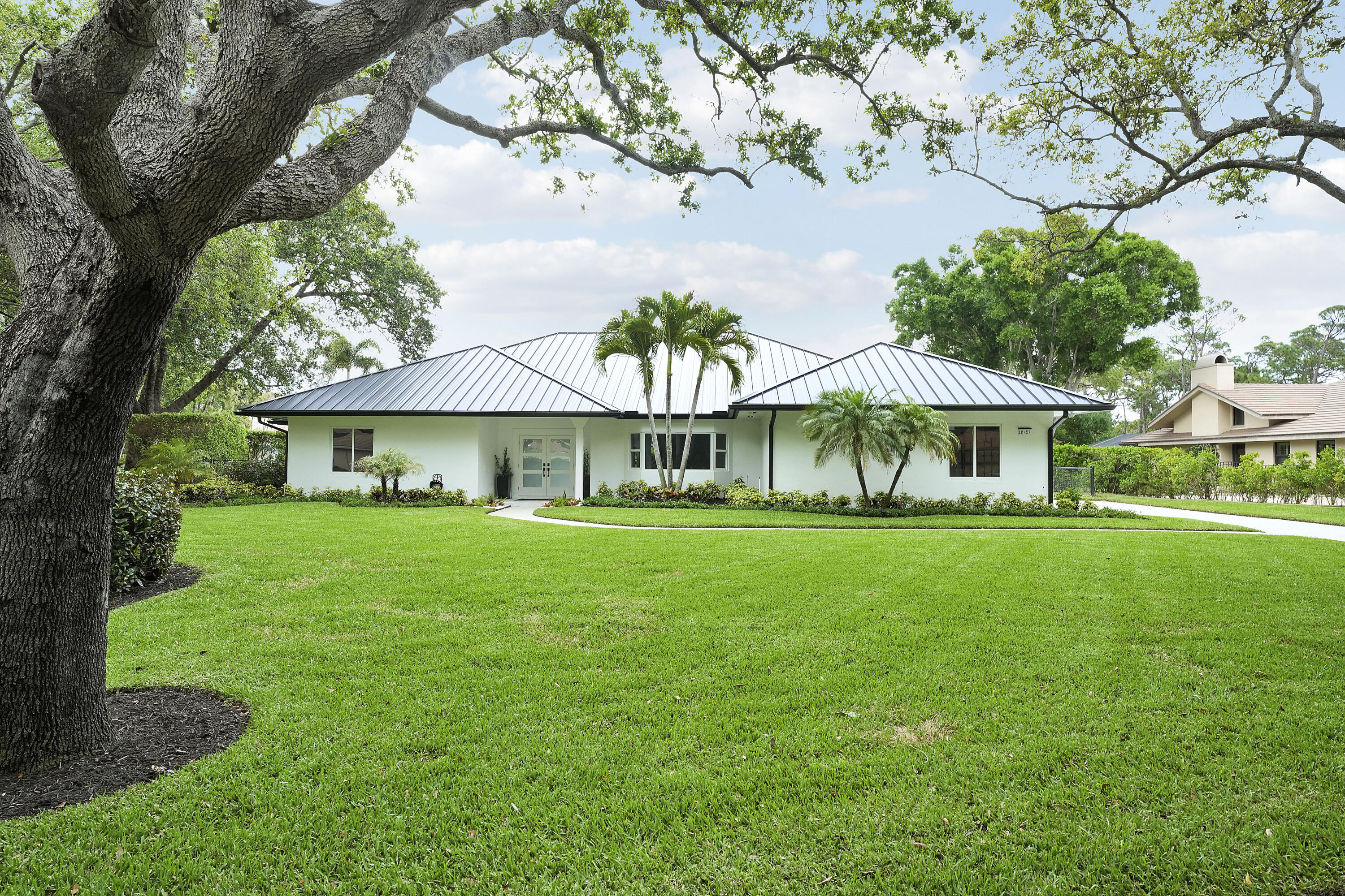 View details of listing 18457 SE Heritage Oaks Lane, Jupiter, FL 33469 Jupiter with MLS#