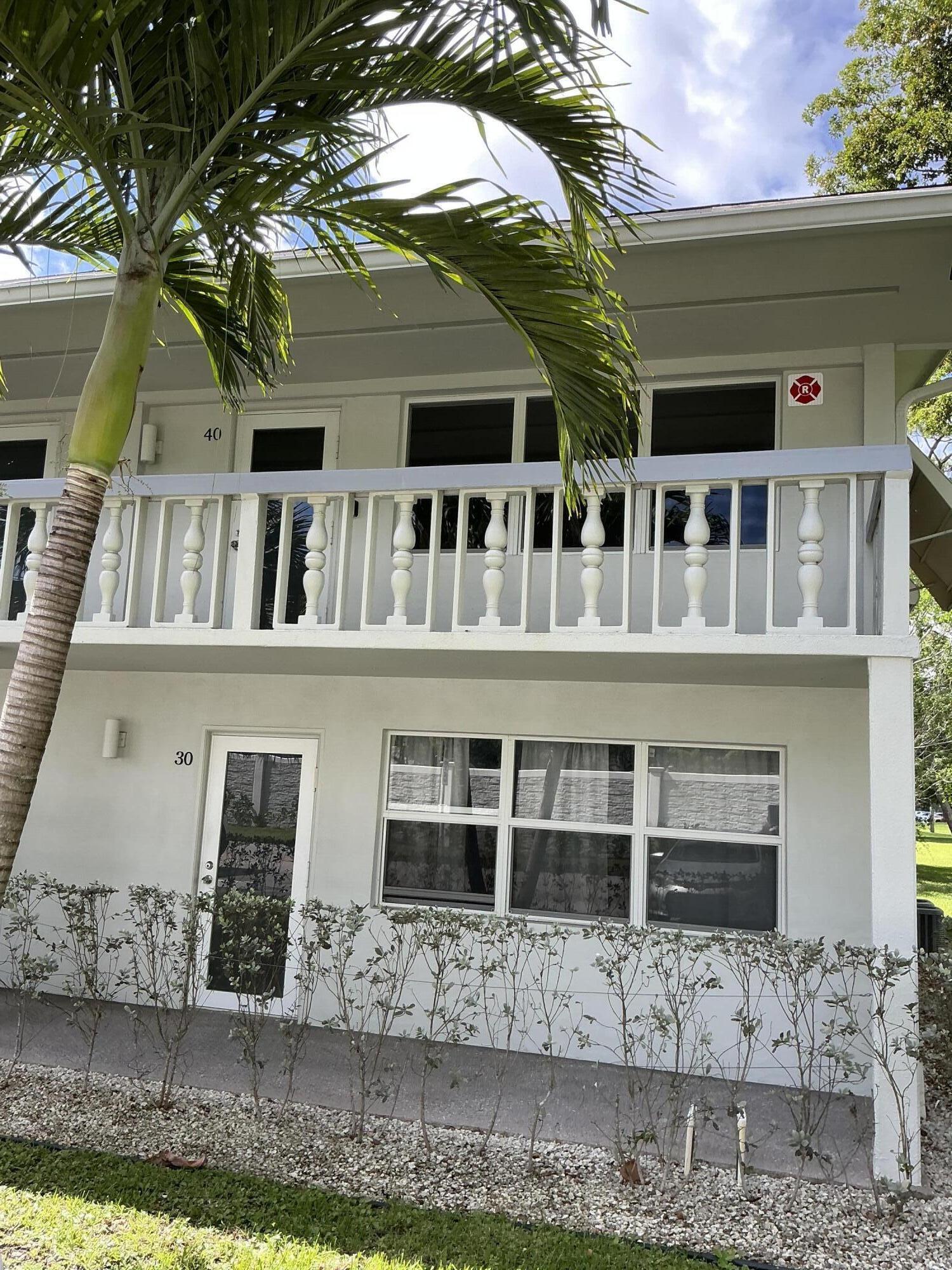 View details of listing 40 Ventnor Drive, Deerfield Beach, FL 33442 Deerfield Beach with MLS#