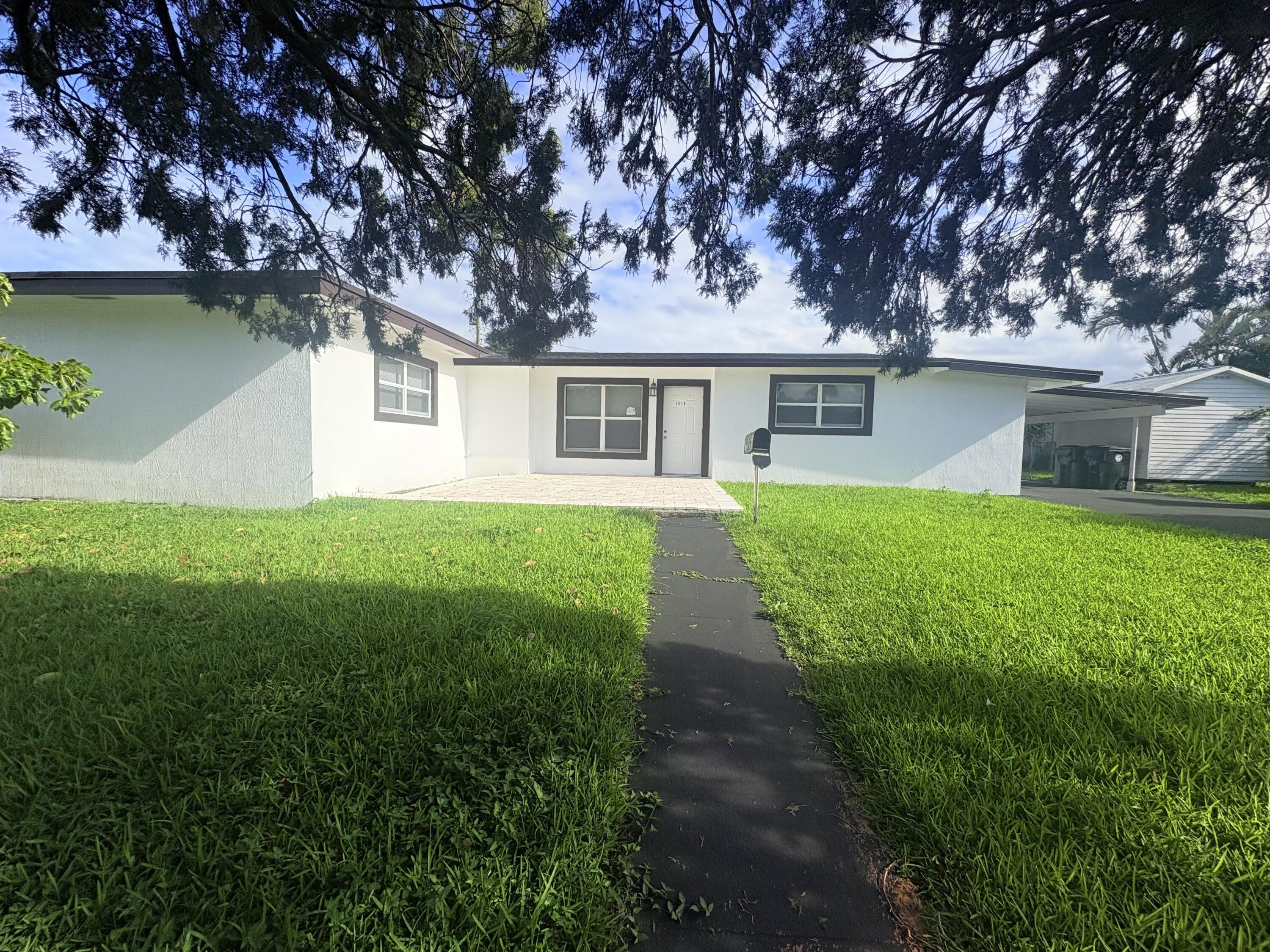 Listing  1319 Crest Drive, Lake Worth Beach, FL 33461, Lake Worth Beach, FL 33461