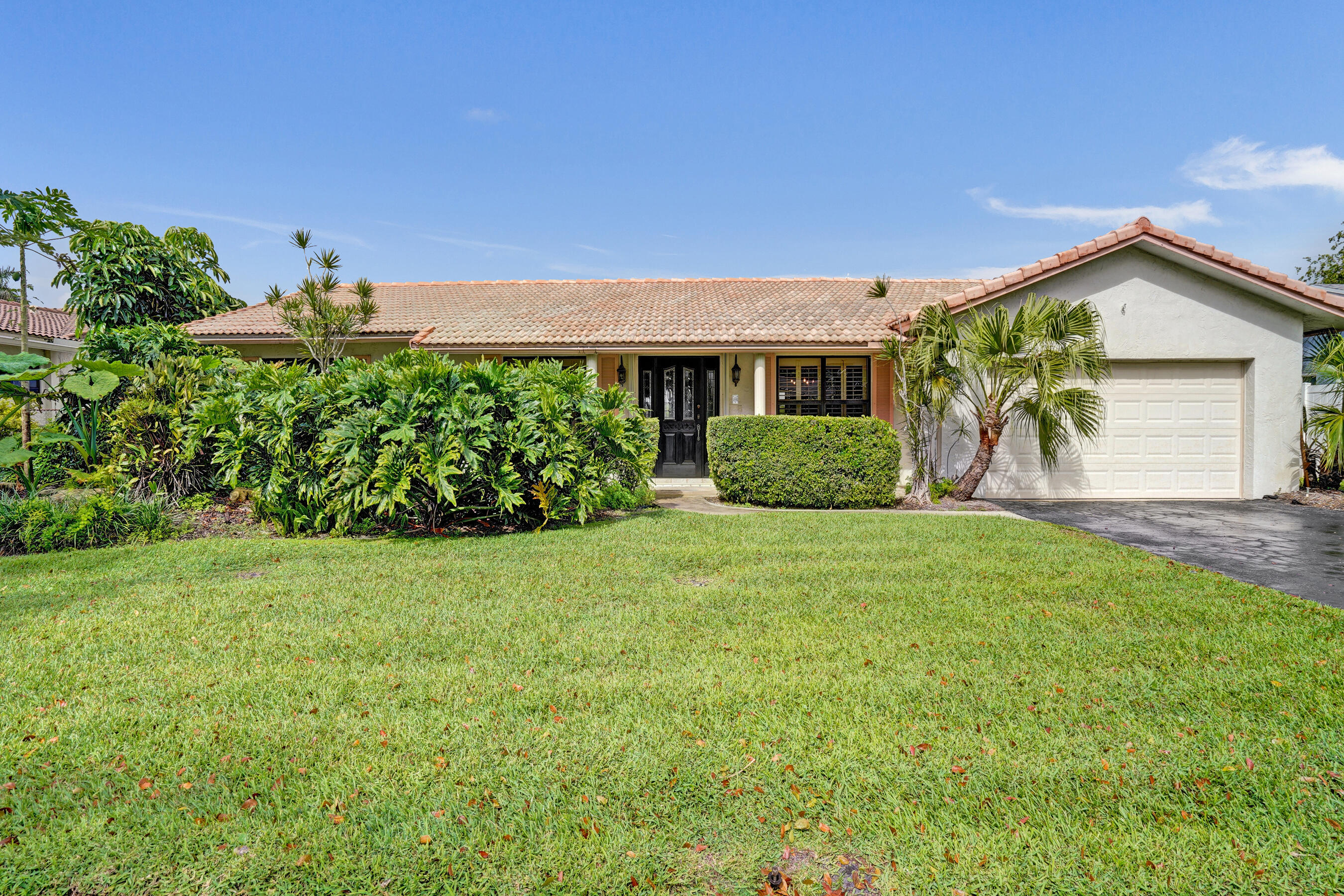 View details of listing 1721 SW 69th Avenue, Plantation, FL 33317 Plantation with MLS#