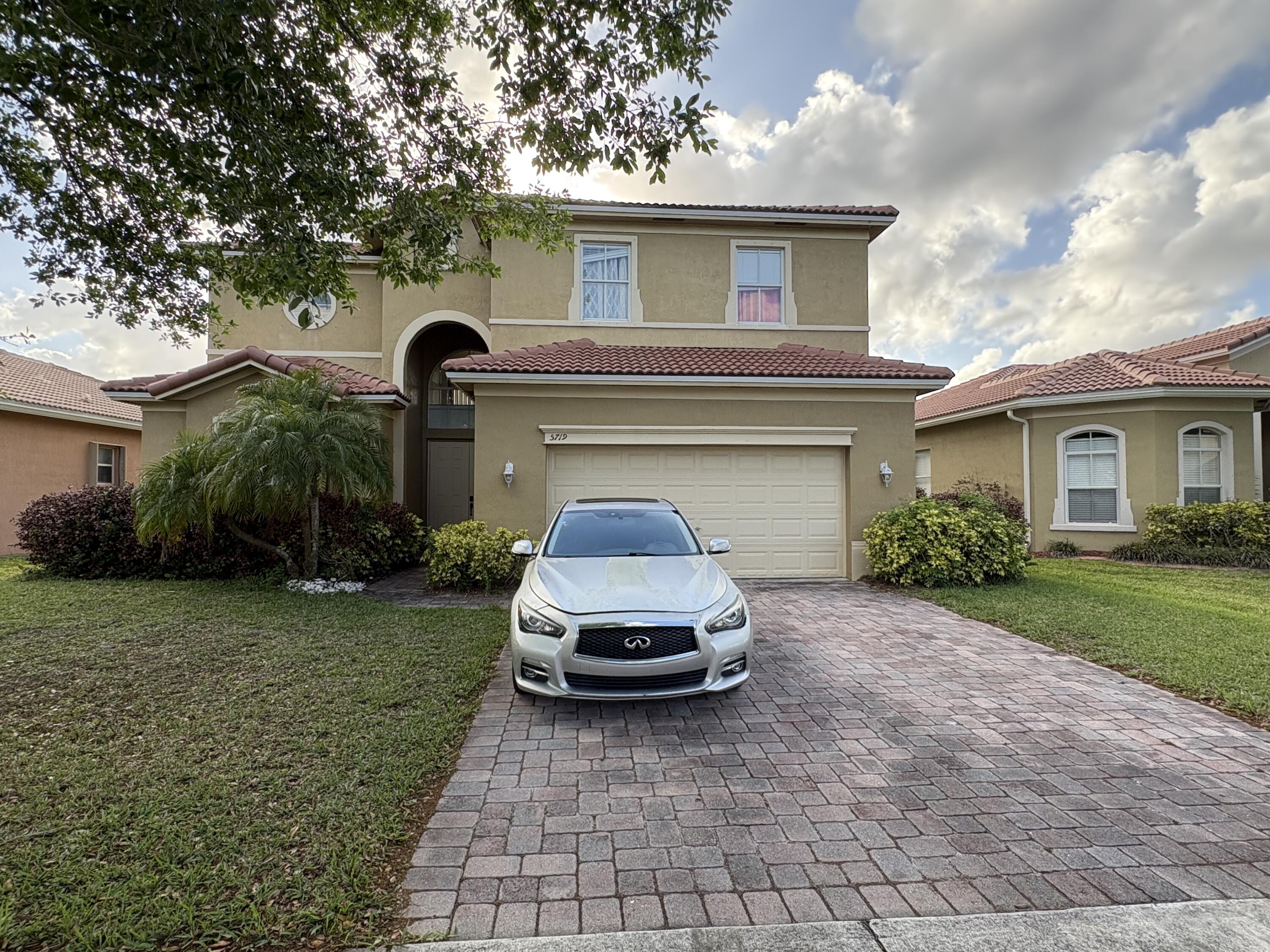 View details of listing 5719 Place Lake Drive, Fort Pierce, FL 34951 Fort Pierce with MLS#
