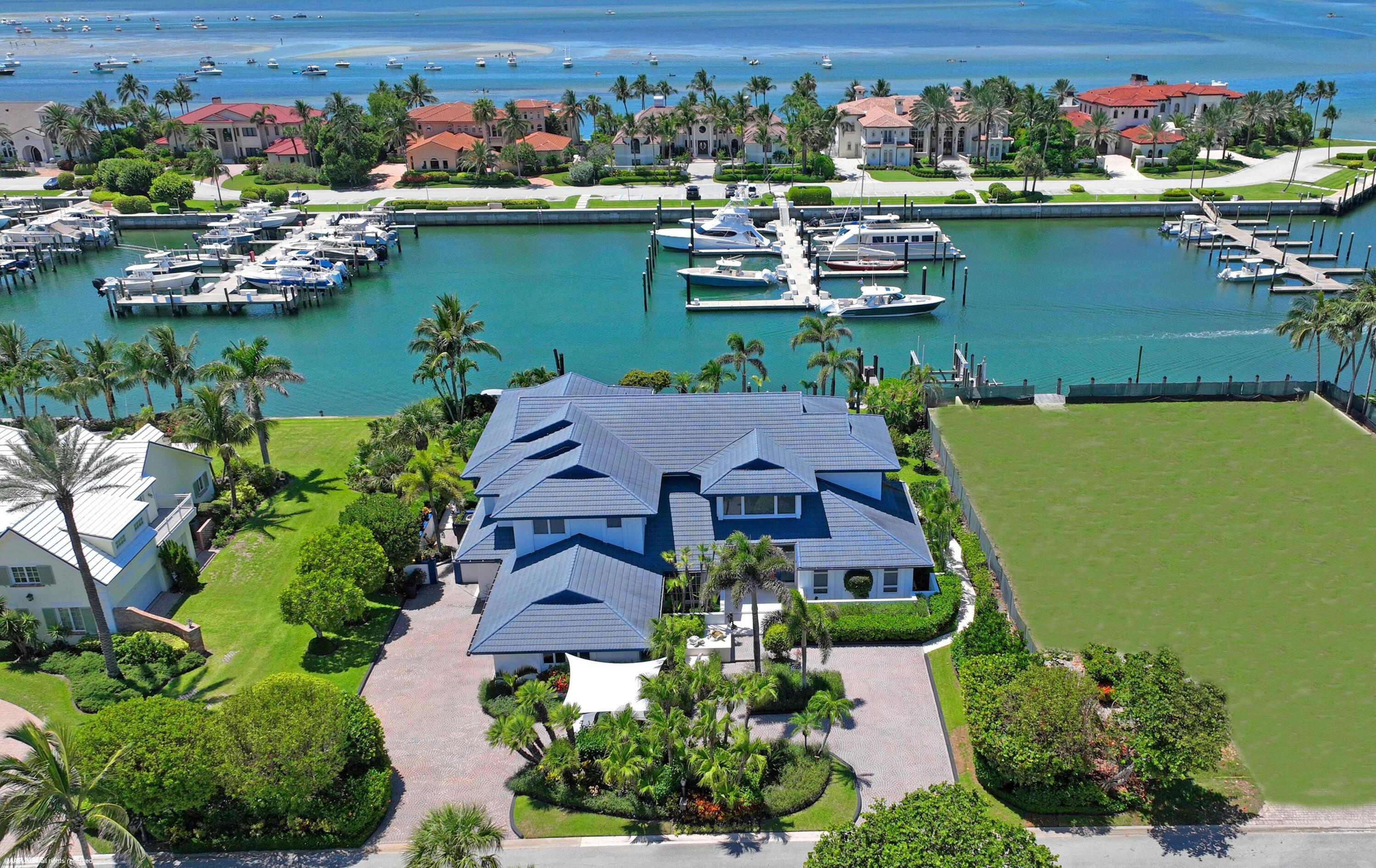 View details of listing 6819 SE South Marina Way, Stuart, FL 34996 Stuart with MLS#