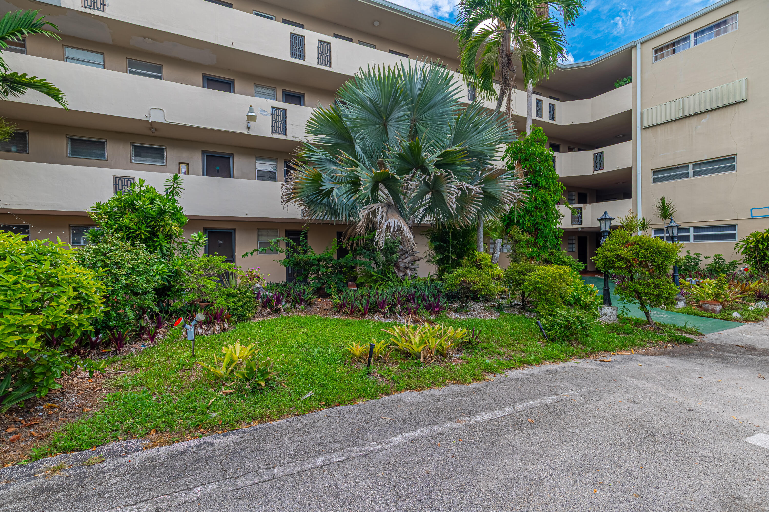 View details of listing 1660 NE 191st Street Unit 311, Miami, FL 33179 Miami with MLS#
