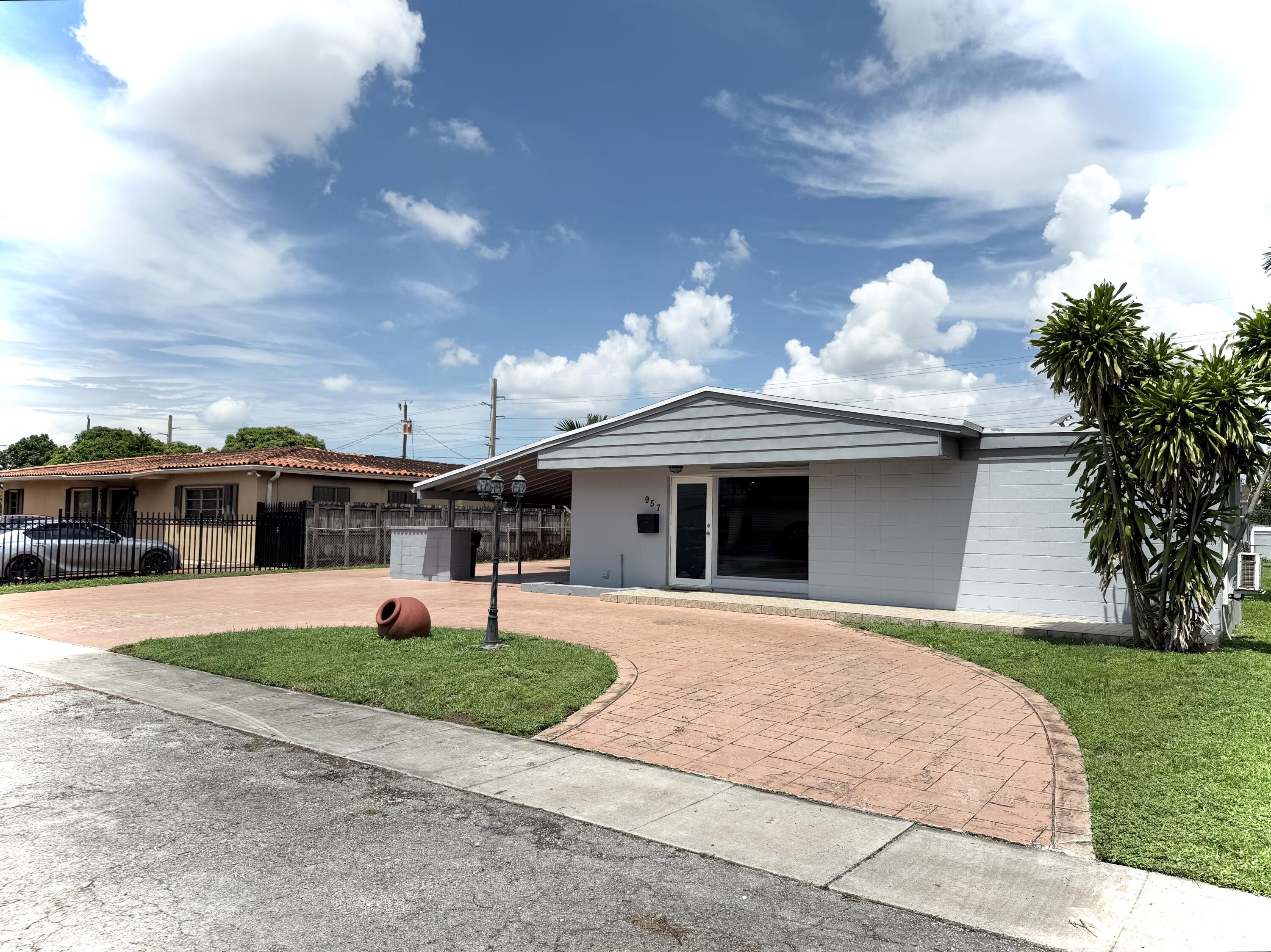 Listing  957 W 67th Street, Hialeah, FL 33012, Hialeah, FL 33012