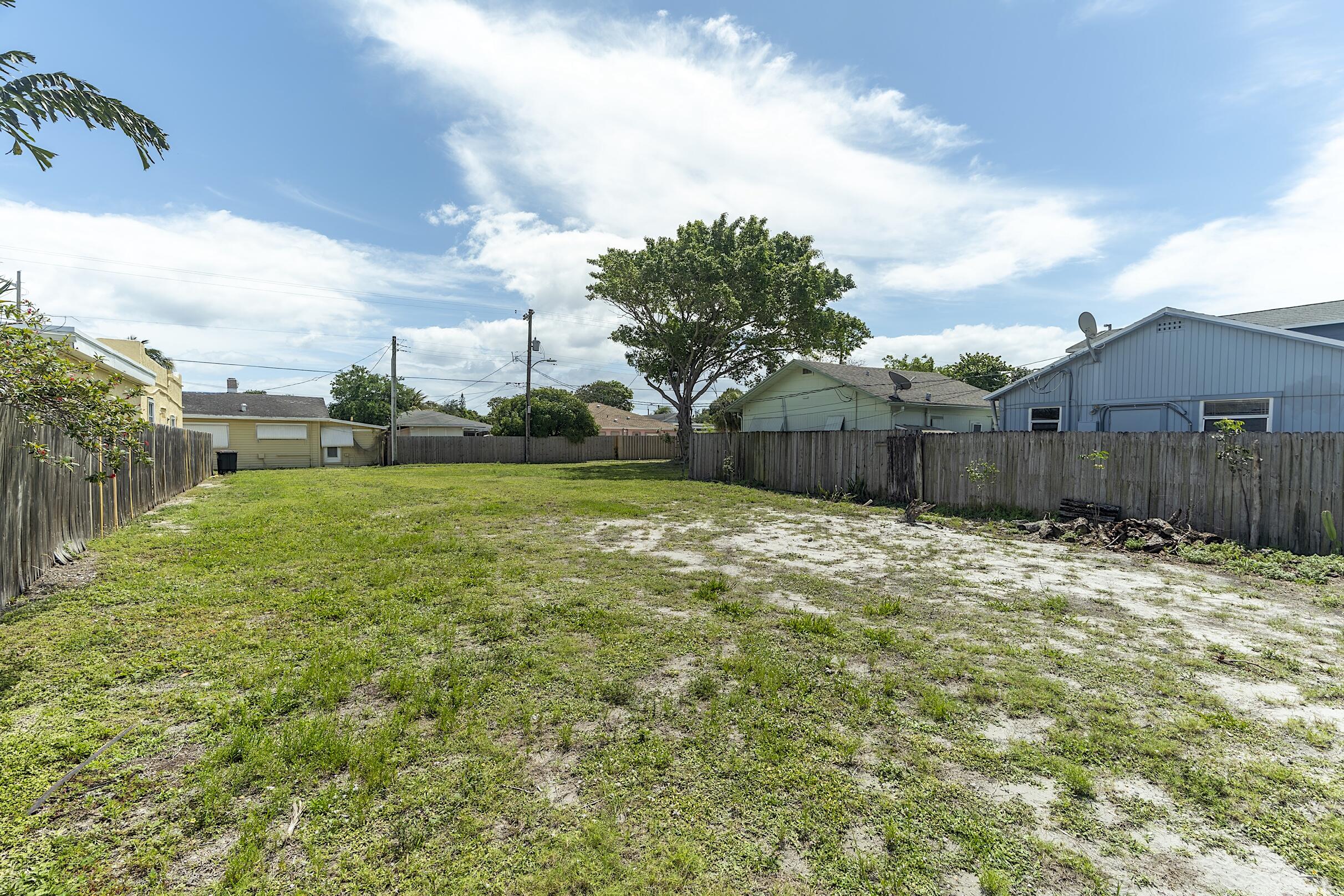 View details of listing 628 N K Street, Lake Worth Beach, FL 33460 Lake Worth Beach with MLS#