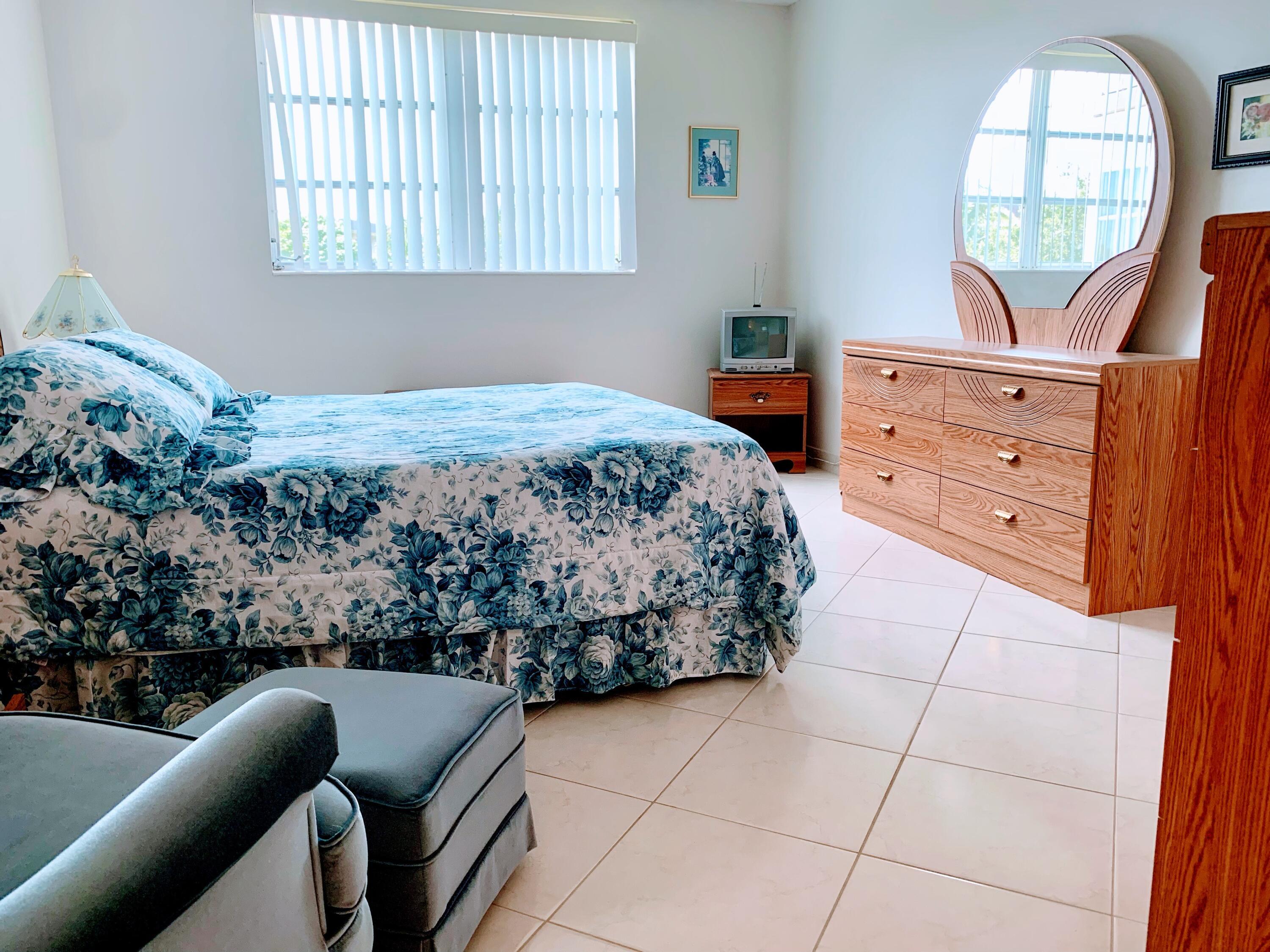 View details of listing 2800 NW 47th Terrace 304, Lauderdale Lakes, FL 33313 Lauderdale Lakes with MLS#