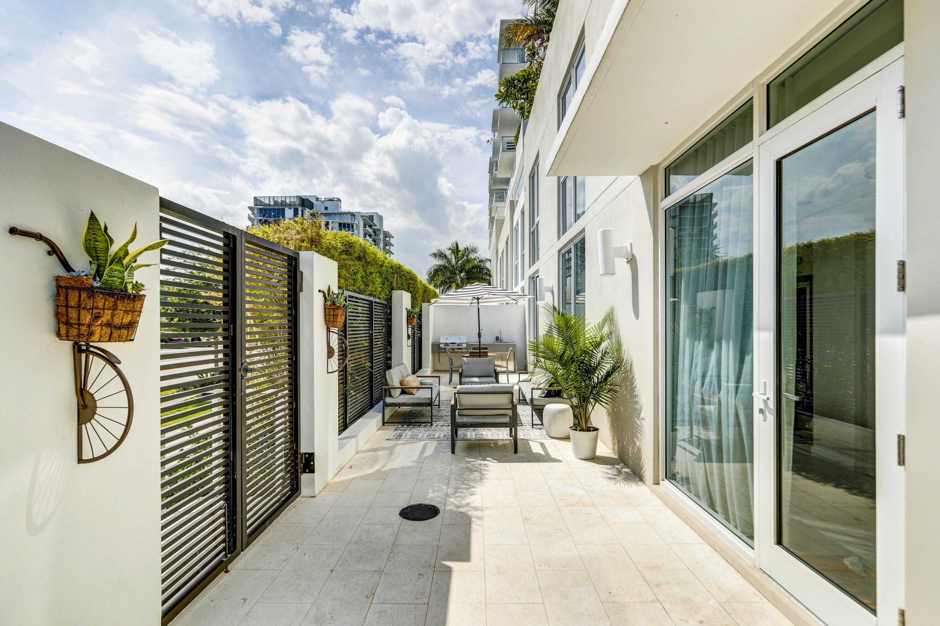 View details of listing 401 N Birch Road Th3, Fort Lauderdale, FL 33304 Fort Lauderdale with MLS#