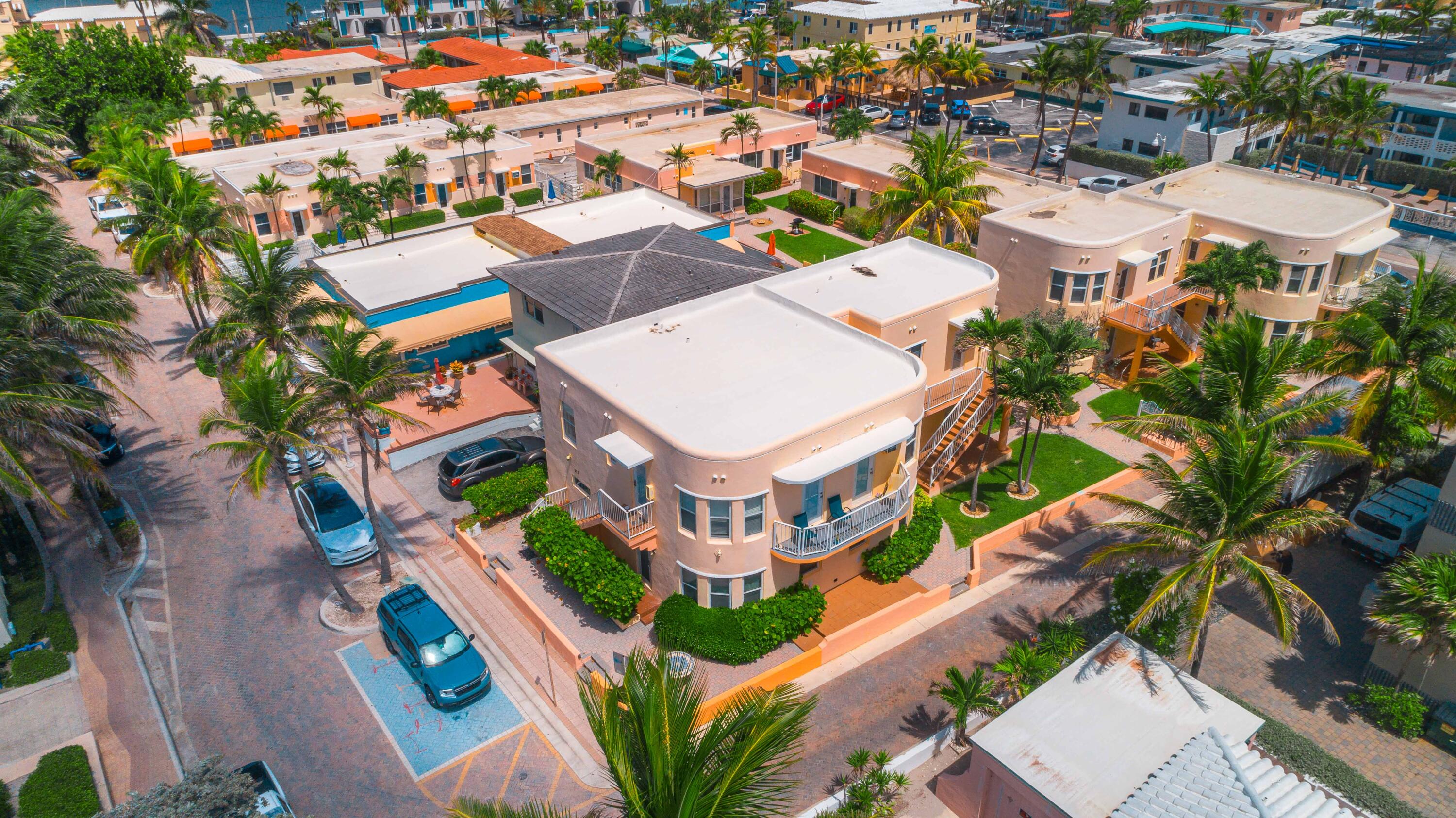 View details of listing 311 Connecticut Street 4, Hollywood, FL 33019 Hollywood with MLS# 