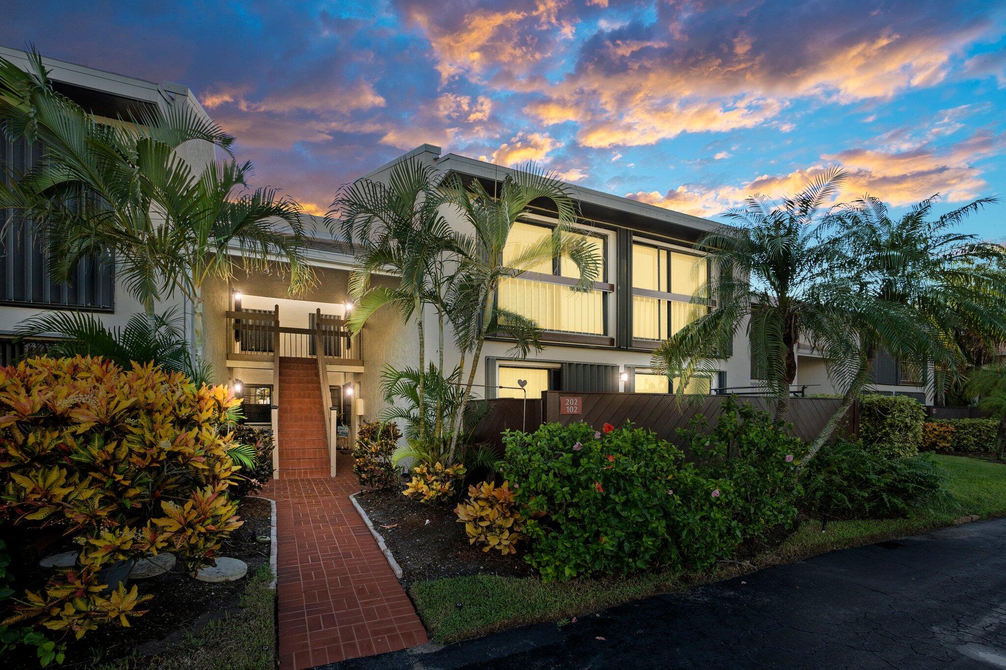 View details of listing 3225 S Lakeview Circle 22-202, Fort Pierce, FL 34949 Fort Pierce with MLS# 