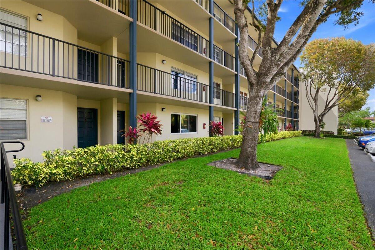 View details of listing 700 SW 128th Avenue 310c, Pembroke Pines, FL 33027 Pembroke Pines with MLS# 