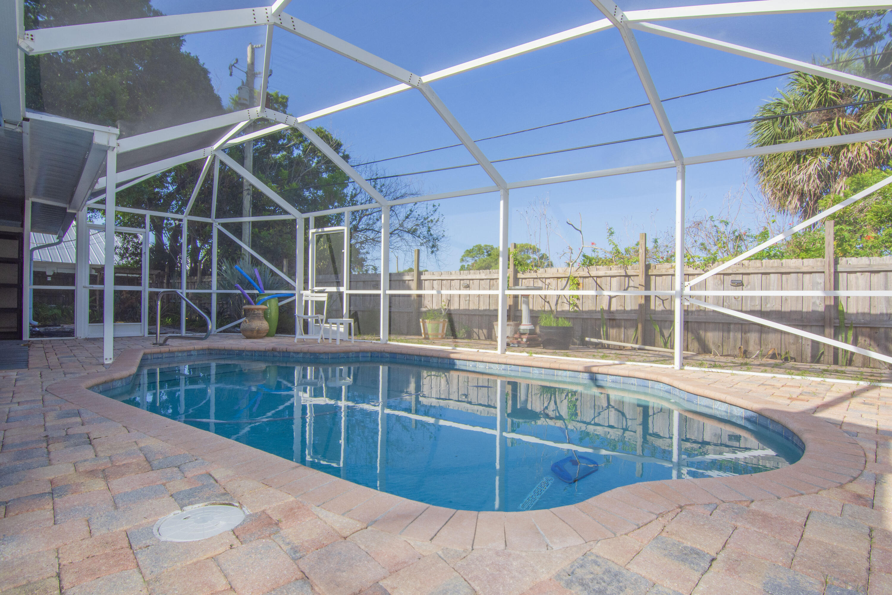 View details of listing 1545 Highland Avenue, Vero Beach, FL 32960 Vero Beach with MLS# 