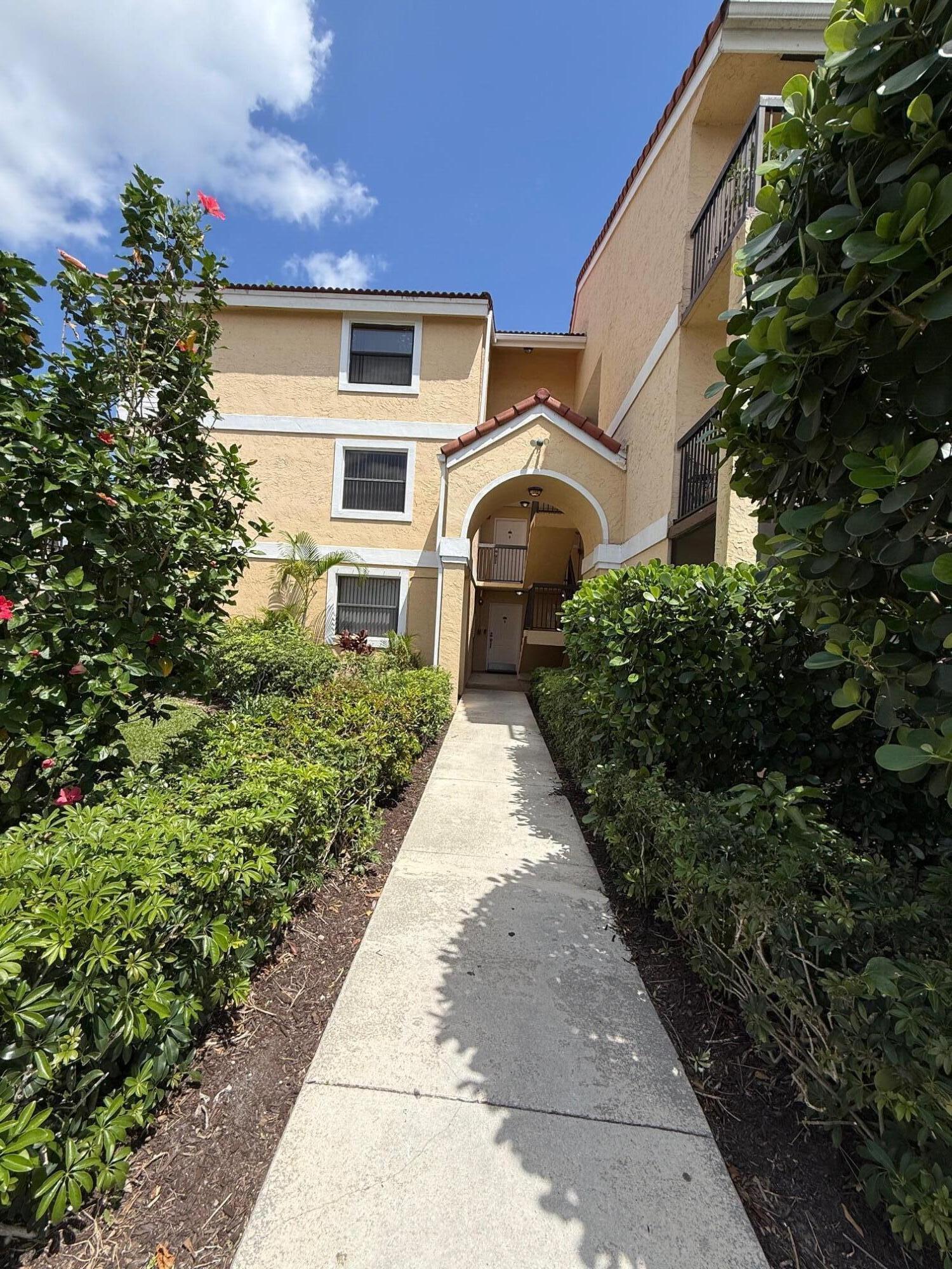 View details of listing 5721 Riverside Drive 301b5, Coral Springs, FL 33067 Coral Springs with MLS# 