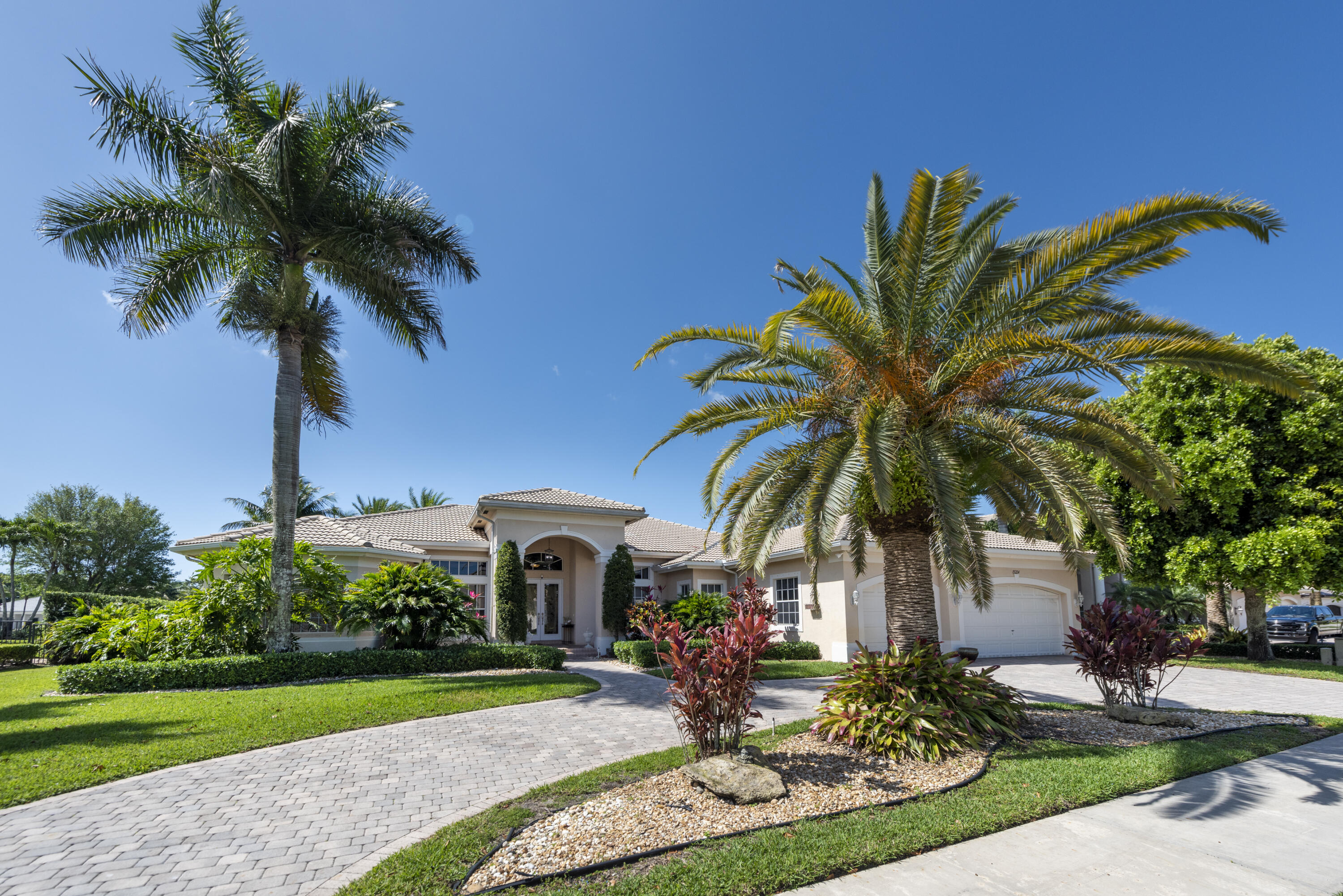 View details of listing 15234 SW 40th Street, Davie, FL 33331 Davie with MLS# 