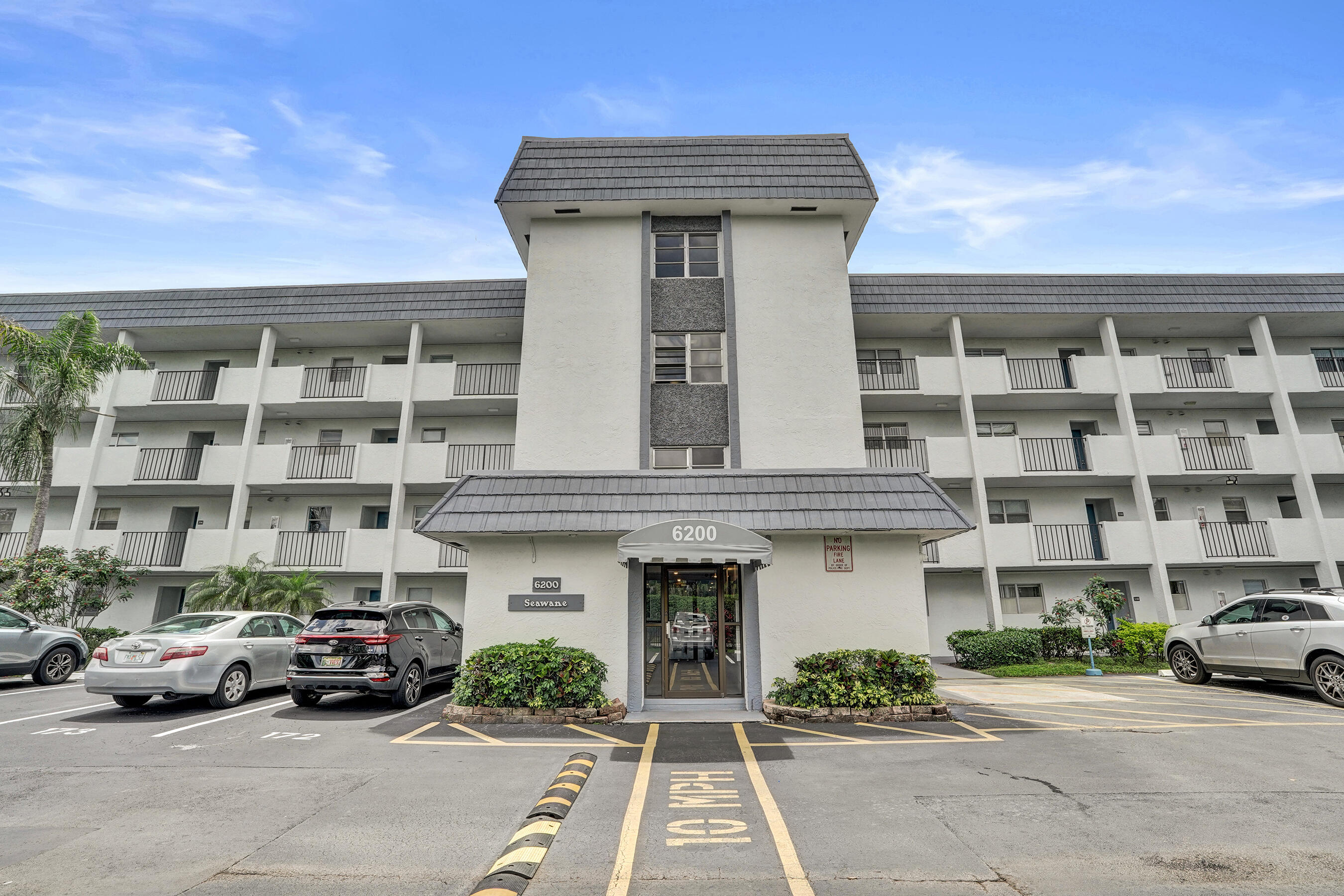 View details of listing 6200 NW 44th Unit # 204 Street 204, Lauderhill, FL 33319 Lauderhill with MLS# 