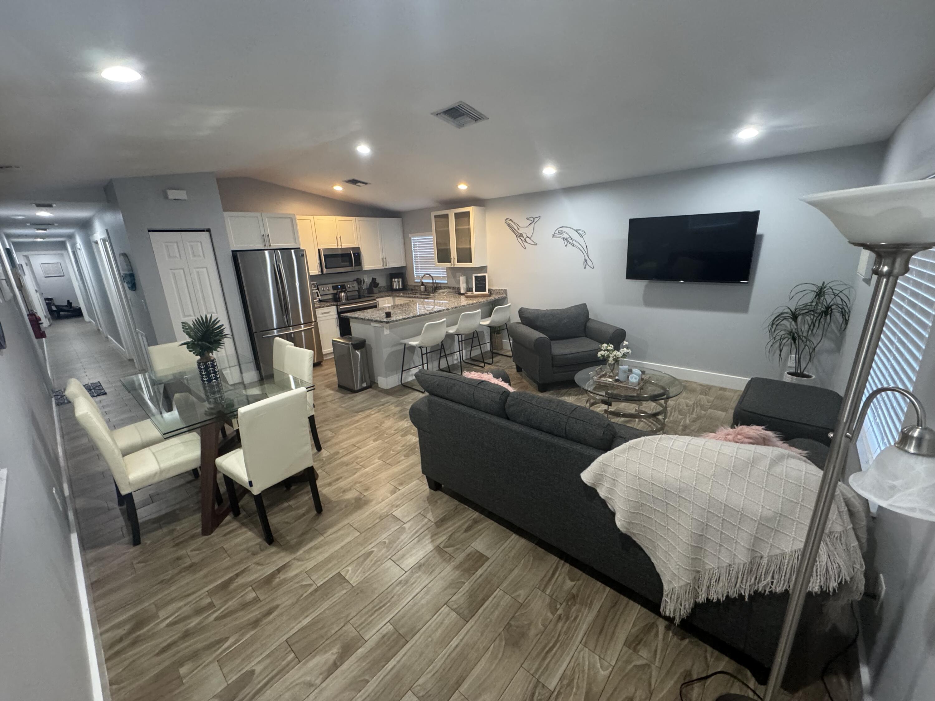 Listing  601 N E Street, Lake Worth Beach, FL 33460, Lake Worth Beach, FL 33460