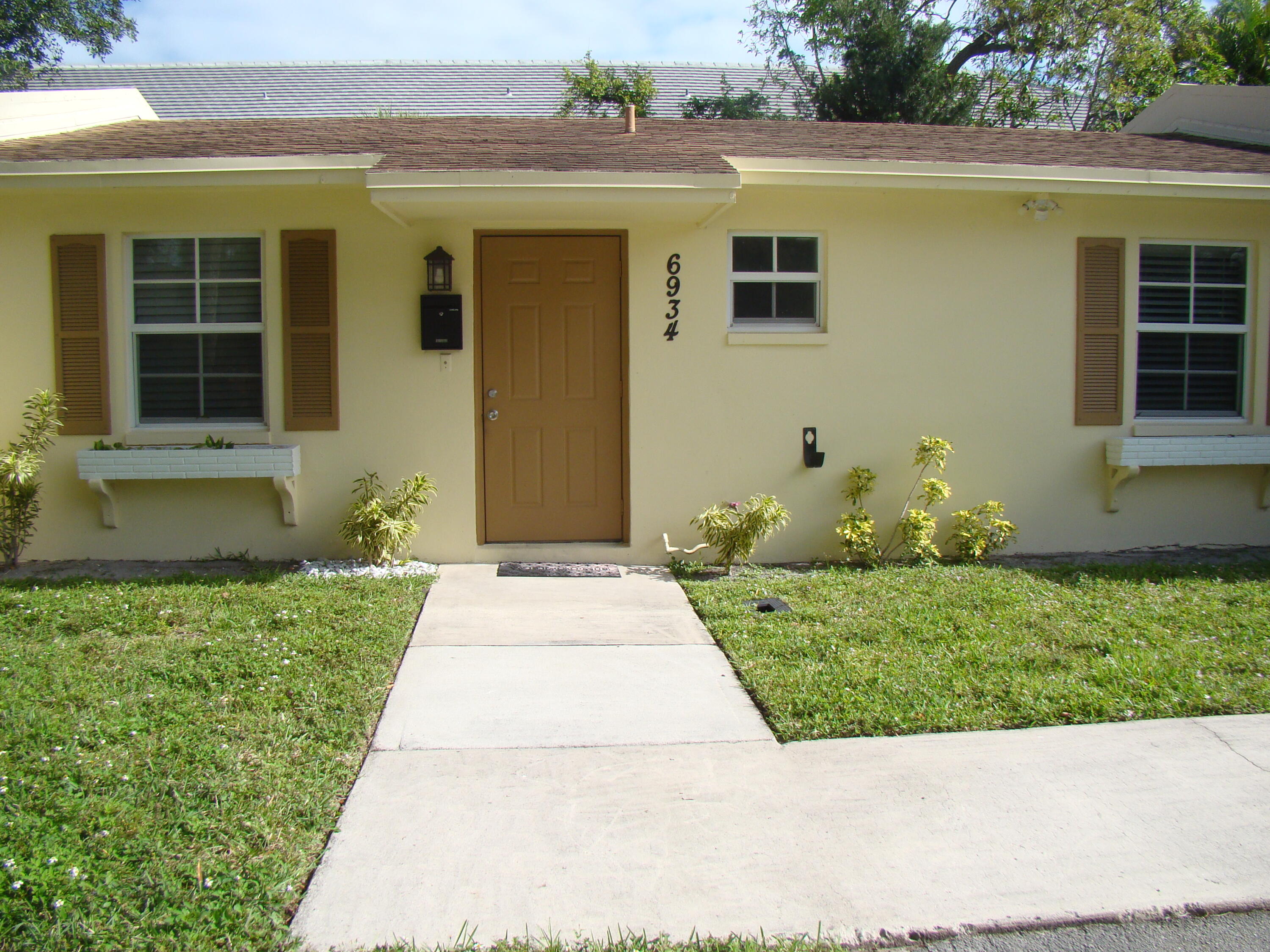 View details of listing 6934 NW 31st Avenue C-13, Fort Lauderdale, FL 33309 Fort Lauderdale with MLS# 