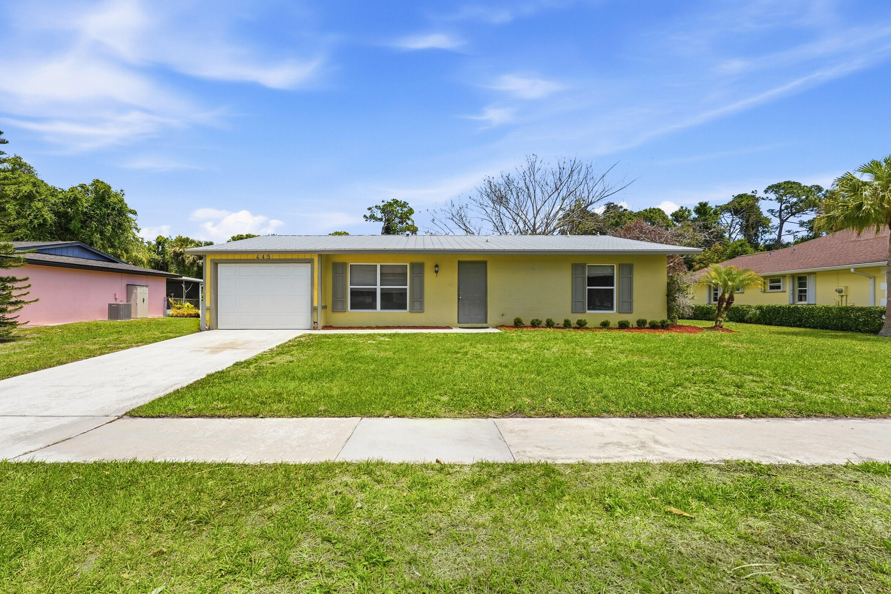 View details of listing 445 NE Armory Circle, Port St. Lucie, FL 34983 Port St. Lucie with MLS#