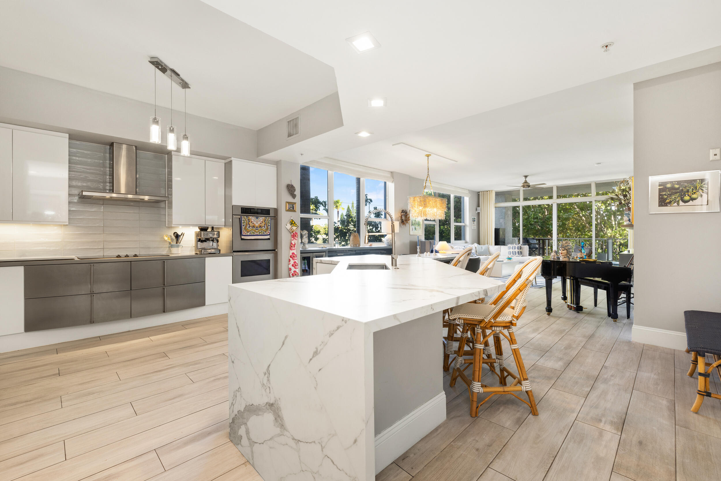 View details of listing 701 SE 21st Avenue 201, Deerfield Beach, FL 33441 Deerfield Beach with MLS#