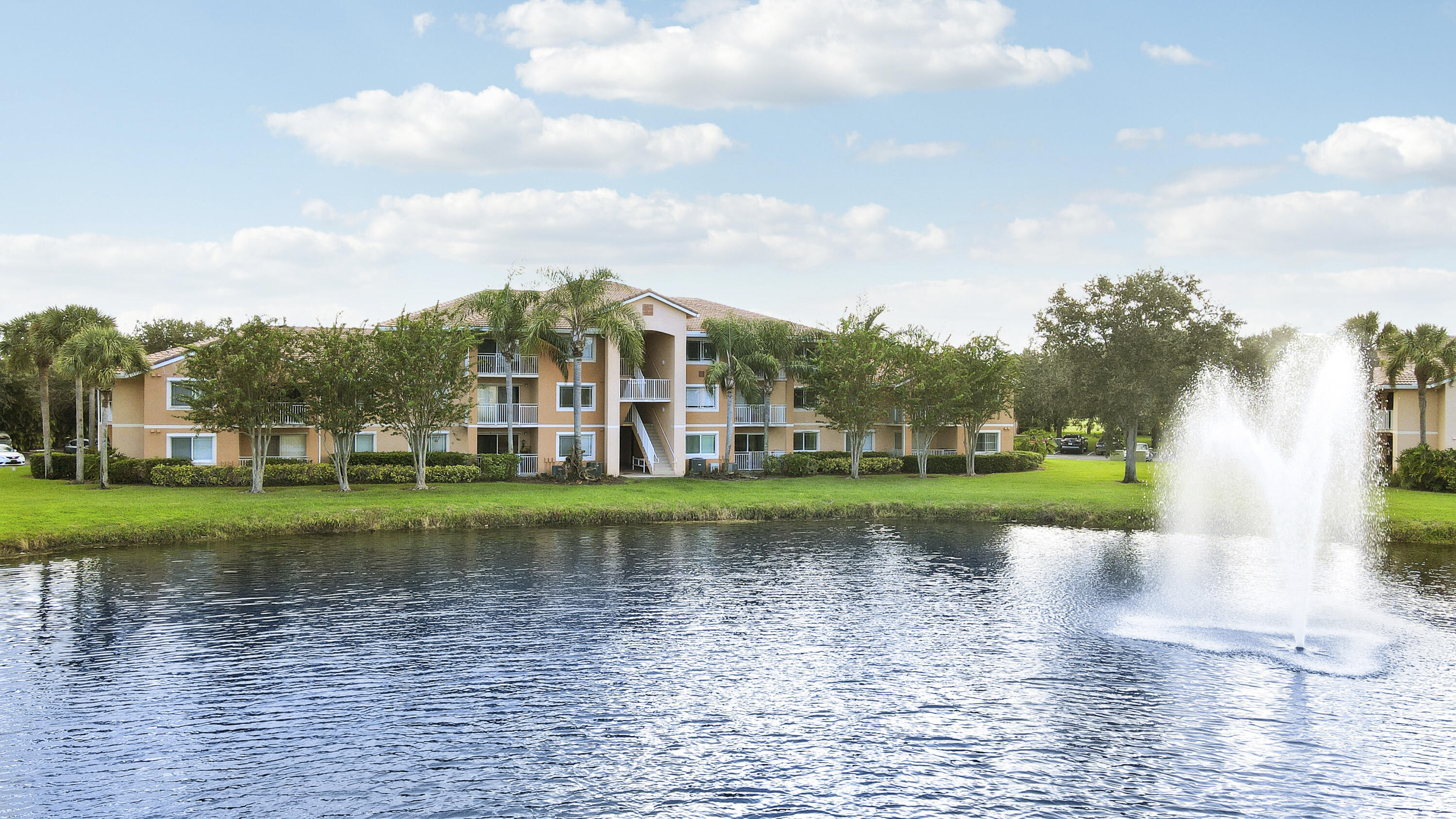 View details of listing 121 SW Palm Drive Unit 306, Port St. Lucie, FL 34986 Port St. Lucie with MLS#