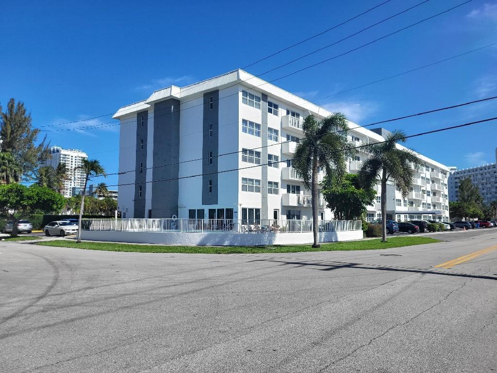 View details of listing 550 Bayshore Drive 104, Fort Lauderdale, FL 33304 Fort Lauderdale with MLS#