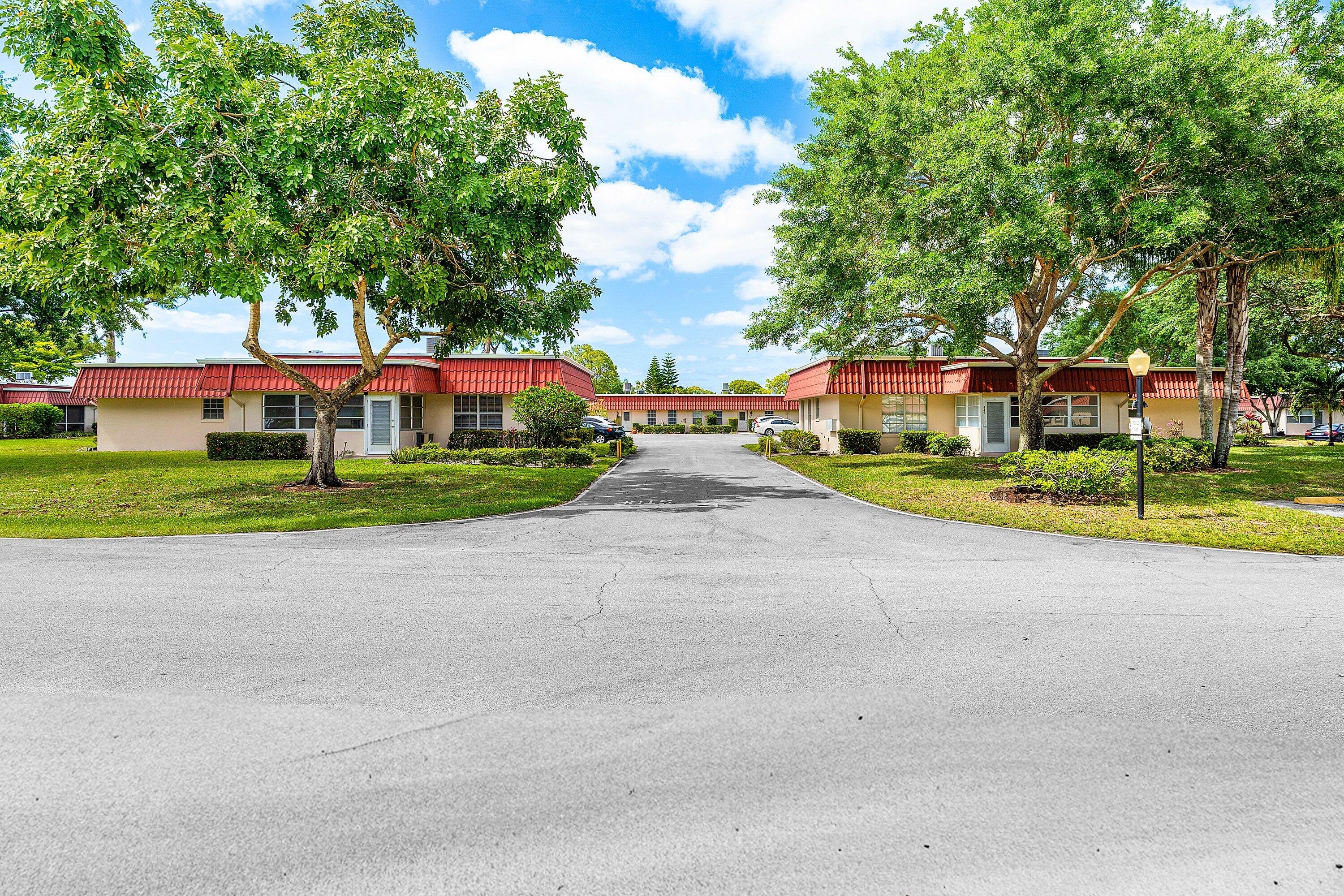 View details of listing 852 Salem Lane, Lake Worth, FL 33467 Lake Worth with MLS#