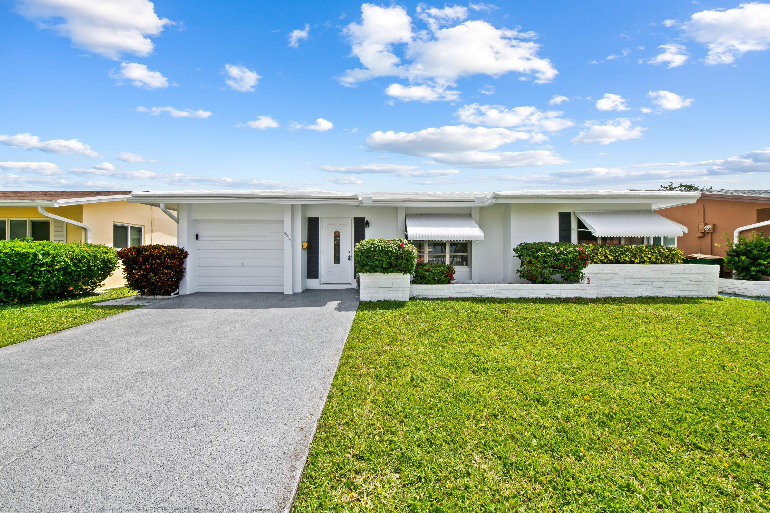 View details of listing 4524 NW 43rd Avenue, Tamarac, FL 33319 Tamarac with MLS#