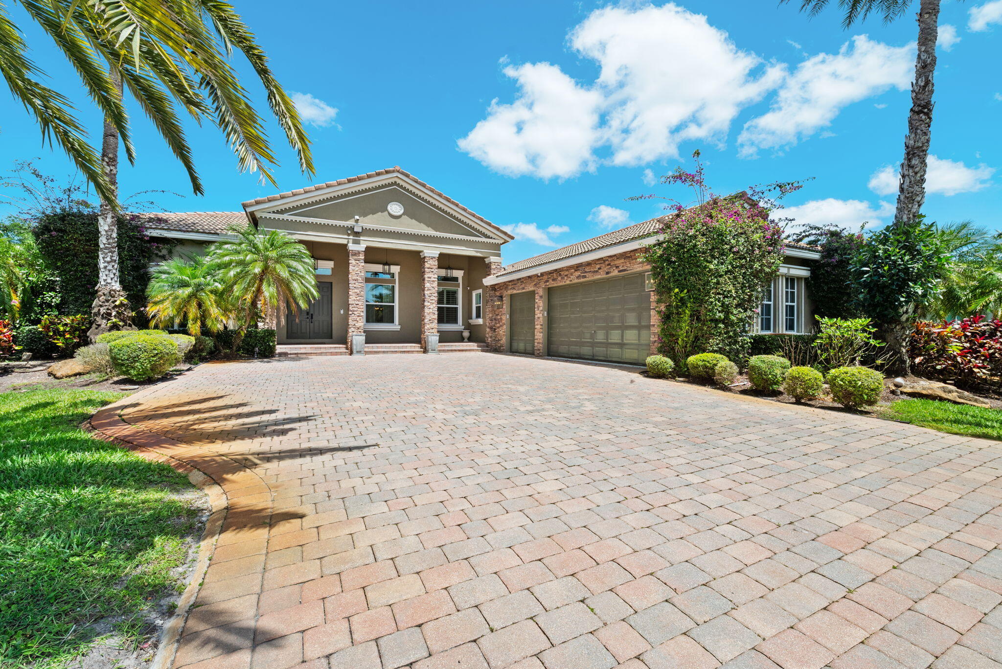 View details of listing 11371 NW 6th Street, Plantation, FL 33325 Plantation with MLS#