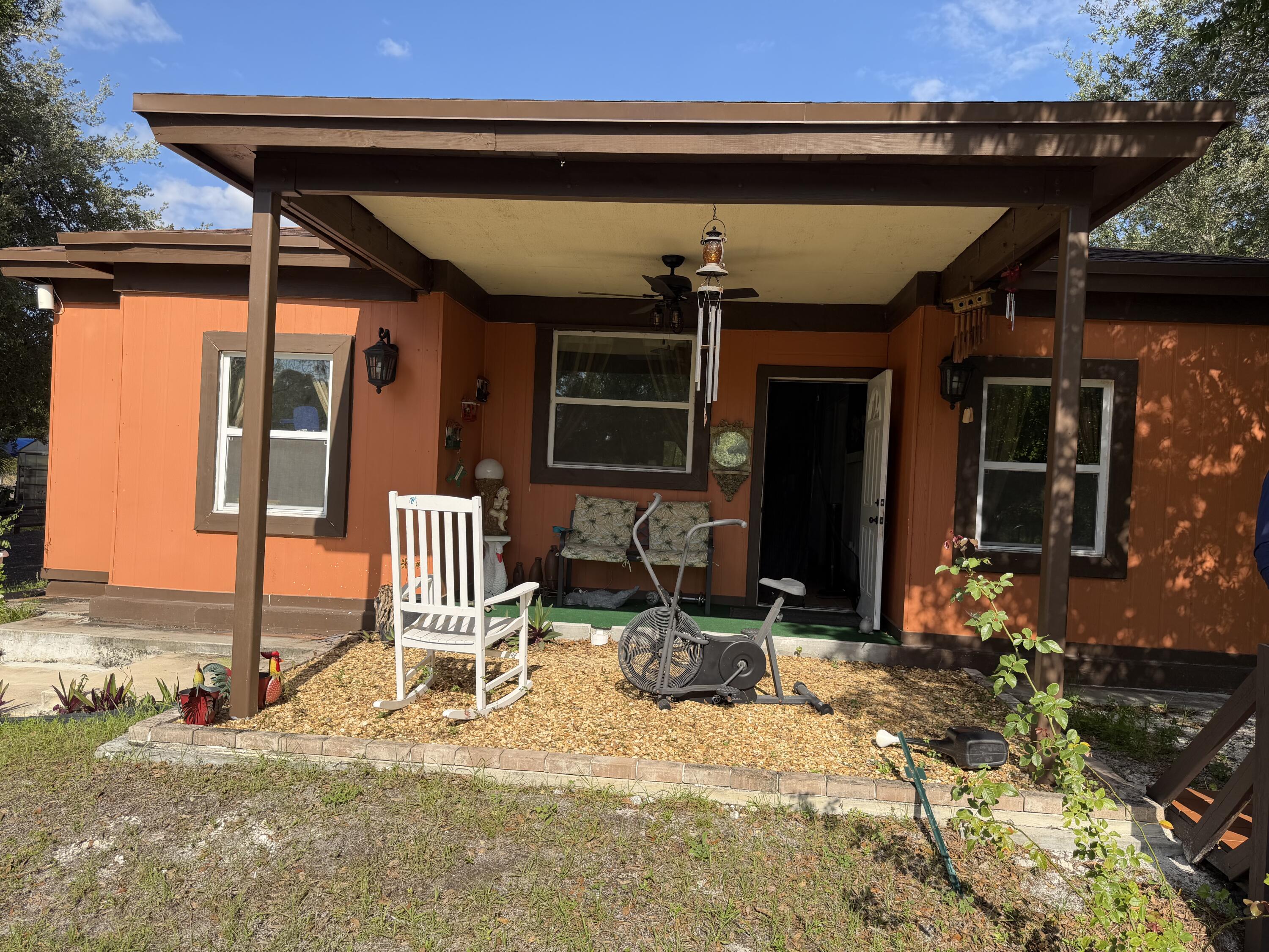 View details of listing 235 N Sendero Street, Clewiston, FL 33440 Clewiston with MLS#