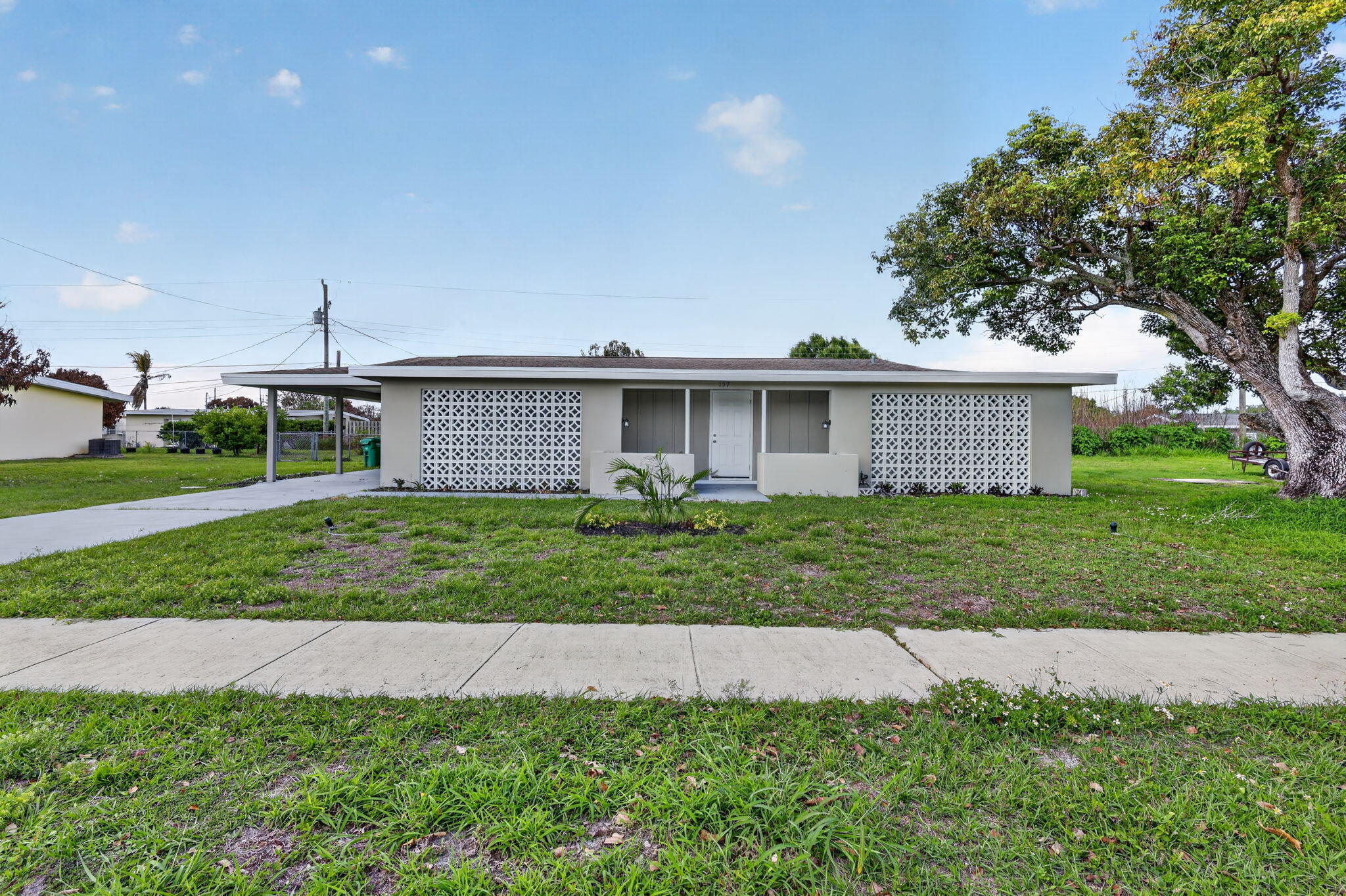 View details of listing 157 SE Calmoso Drive, Port St. Lucie, FL 34983 Port St. Lucie with MLS#