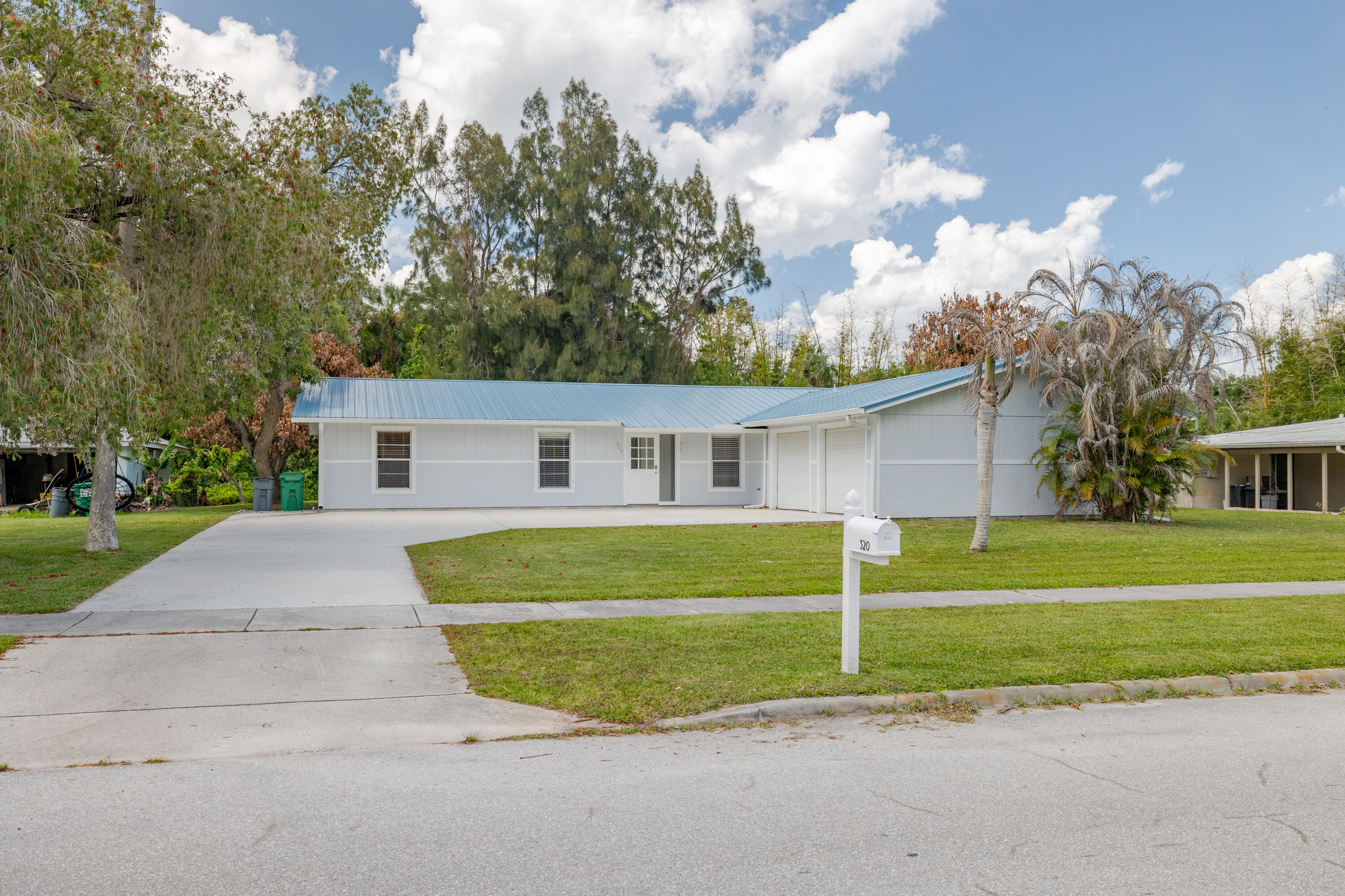 View details of listing 320 Chamberlain Boulevard, Fort Pierce, FL 34946 Fort Pierce with MLS#