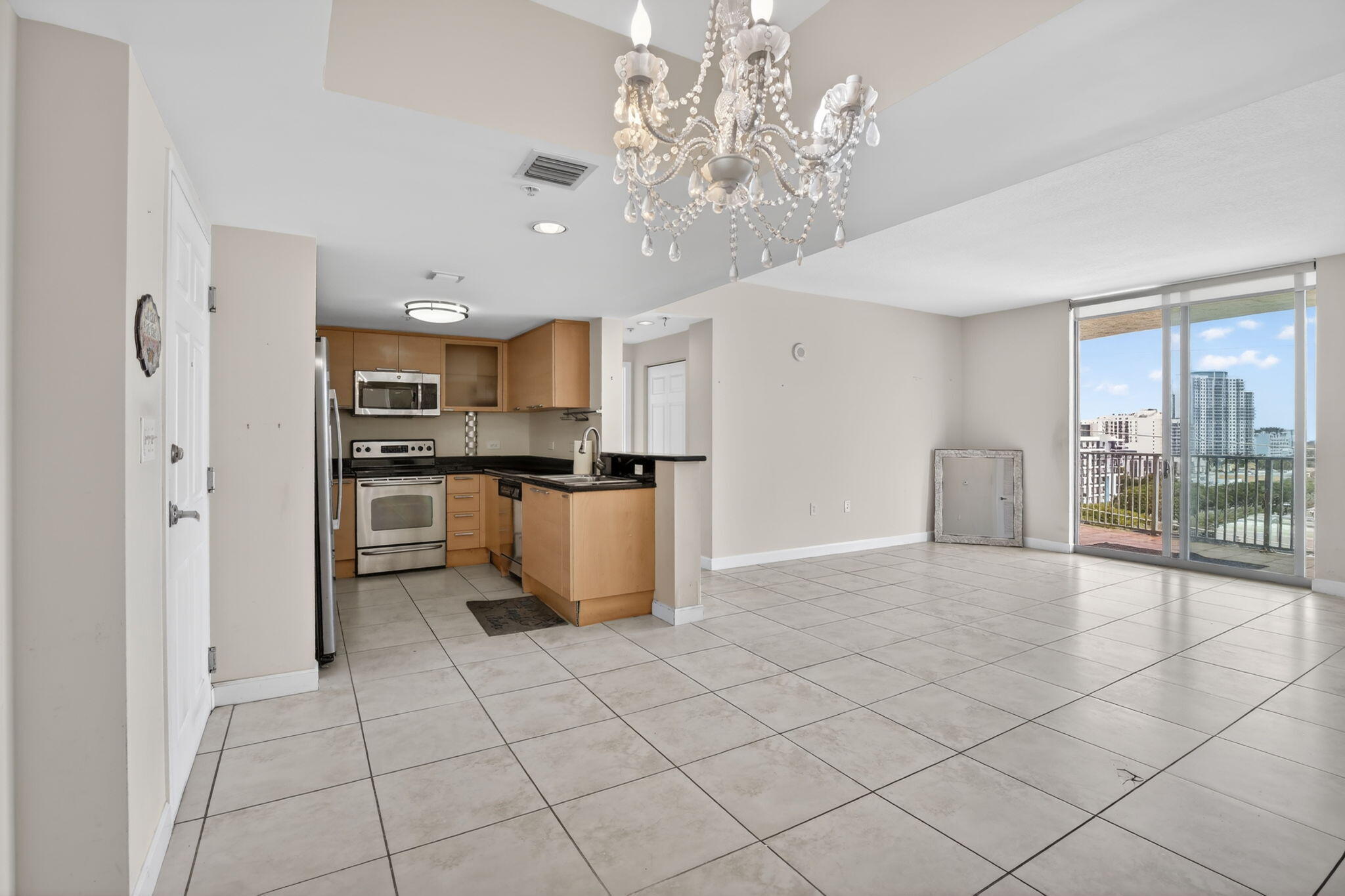 View details of listing 140 S Dixie Highway 819, Hollywood, FL 33020 Hollywood with MLS#