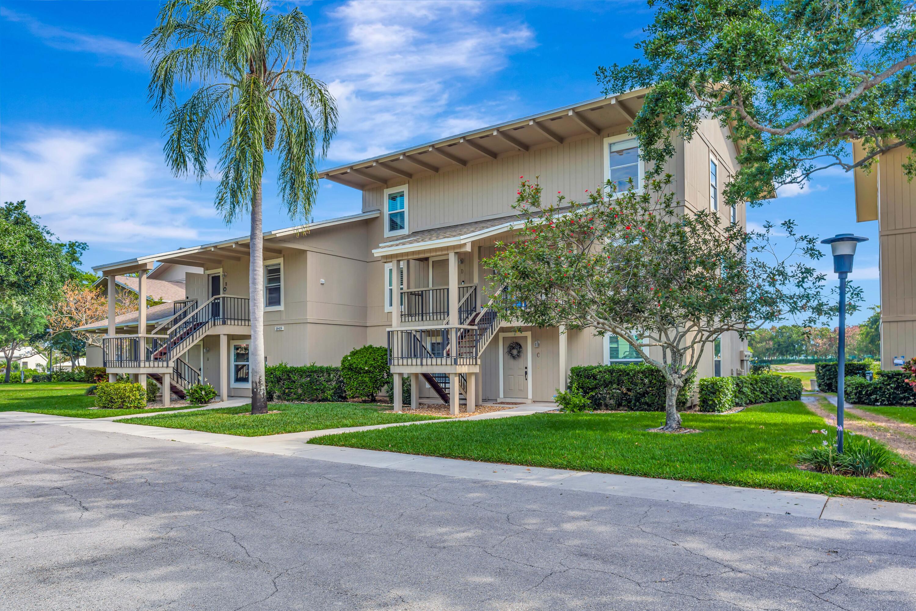 View details of listing 18419 SE Wood Haven Lane B, Tequesta, FL 33469 Tequesta with MLS#