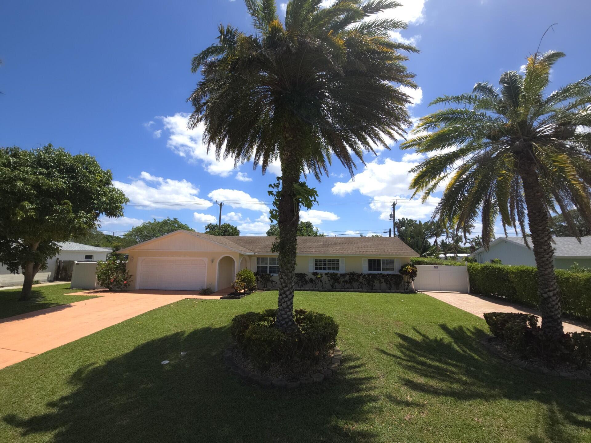 View details of listing 4554 Franwood Drive, Delray Beach, FL 33445 Delray Beach with MLS#