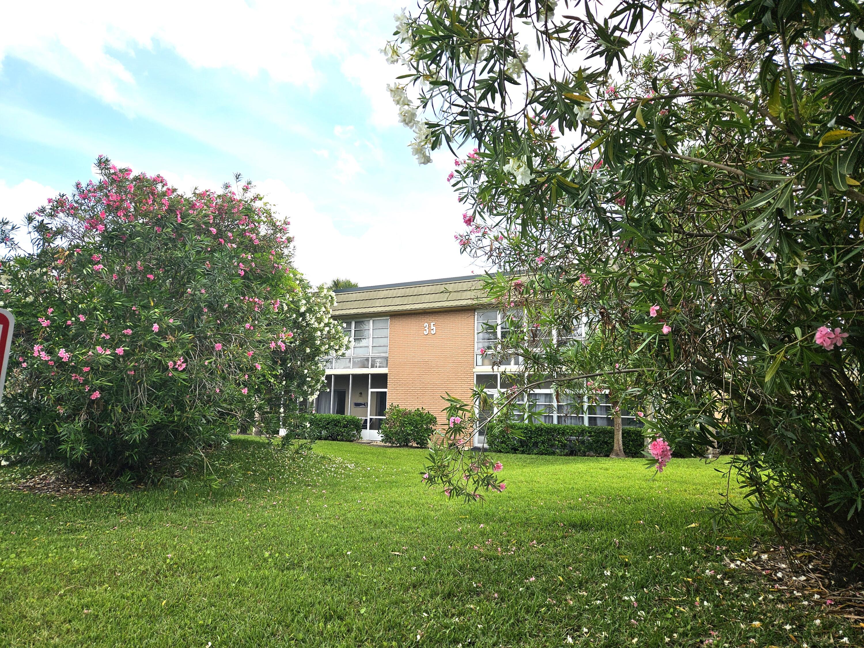 View details of listing 35 Vis Gdns Trail, Vero Beach, FL 32962 Vero Beach with MLS#