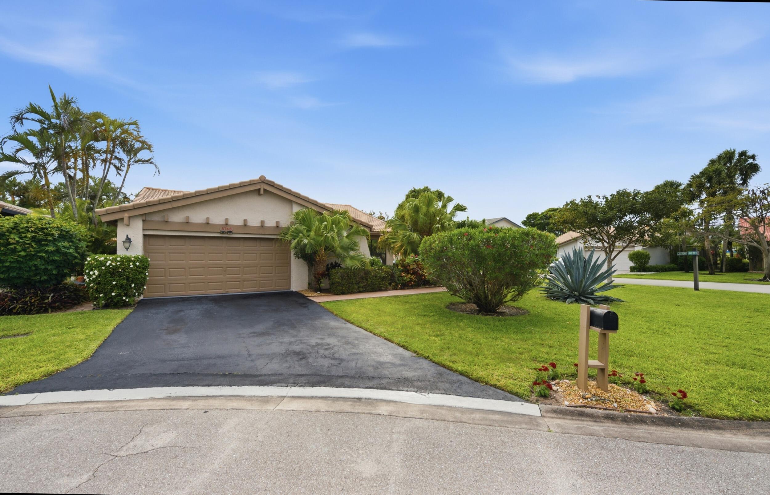View details of listing 5743 Lakeview Mews Drive, Boynton Beach, FL 33437 Boynton Beach with MLS#